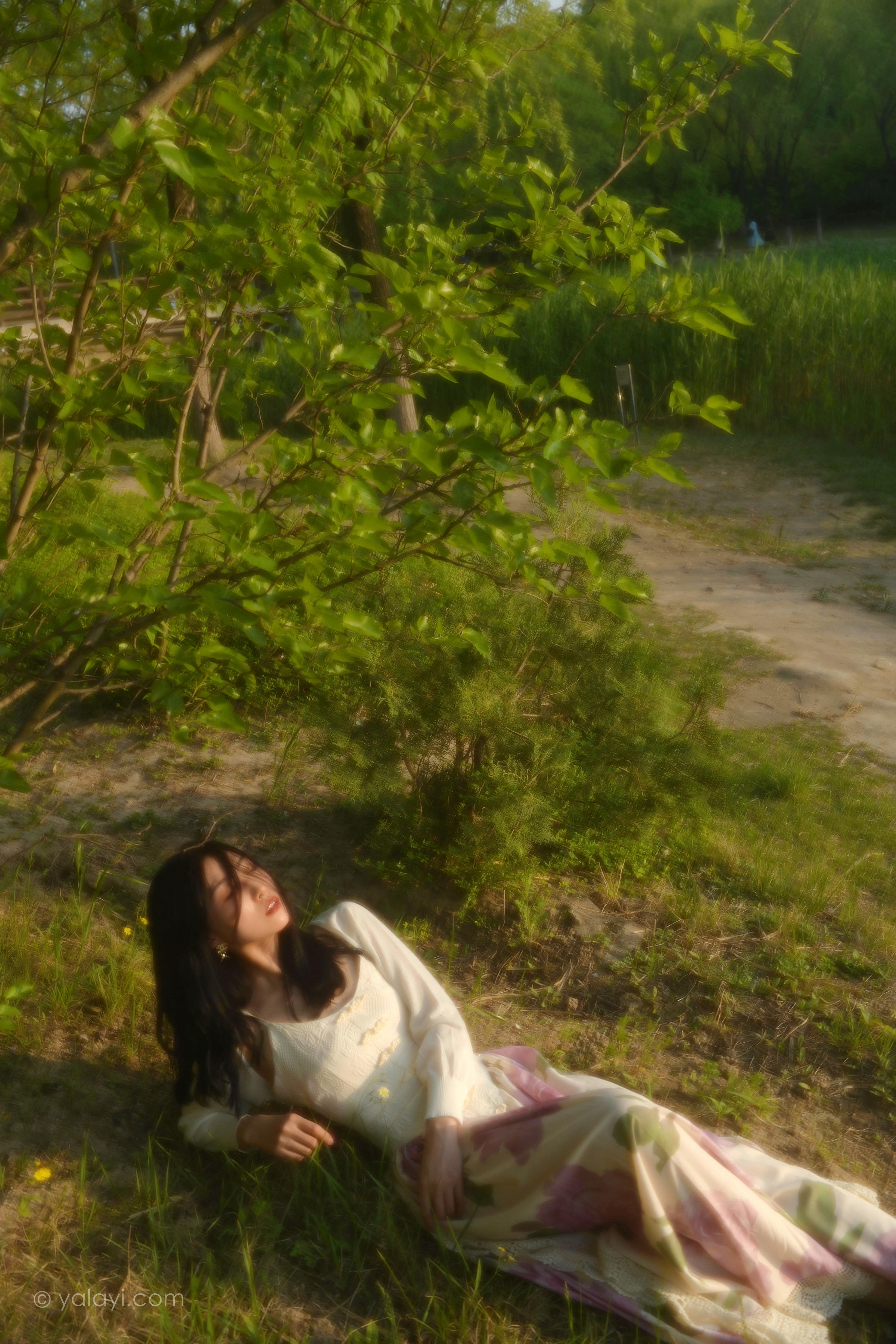 [YALAYI雅拉伊]2022.08.26 梦回 佳佳 白色透视小外套加吊带连衣裙清纯写真集第12张