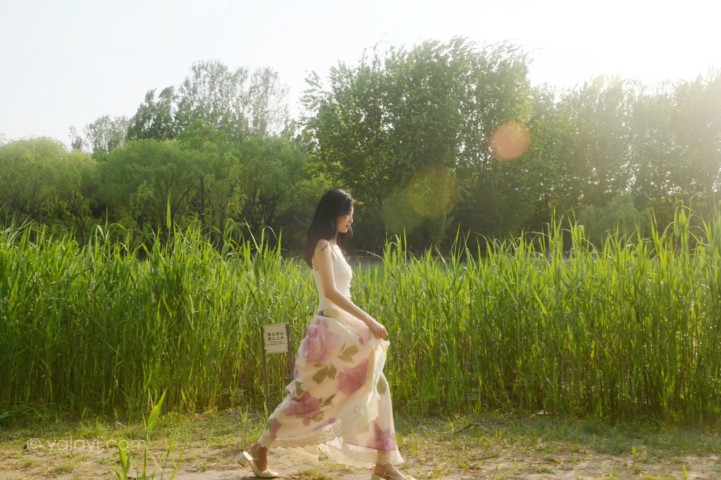 [YALAYI雅拉伊]2022.08.26 梦回 佳佳 白色透视小外套加吊带连衣裙清纯写真集第14张