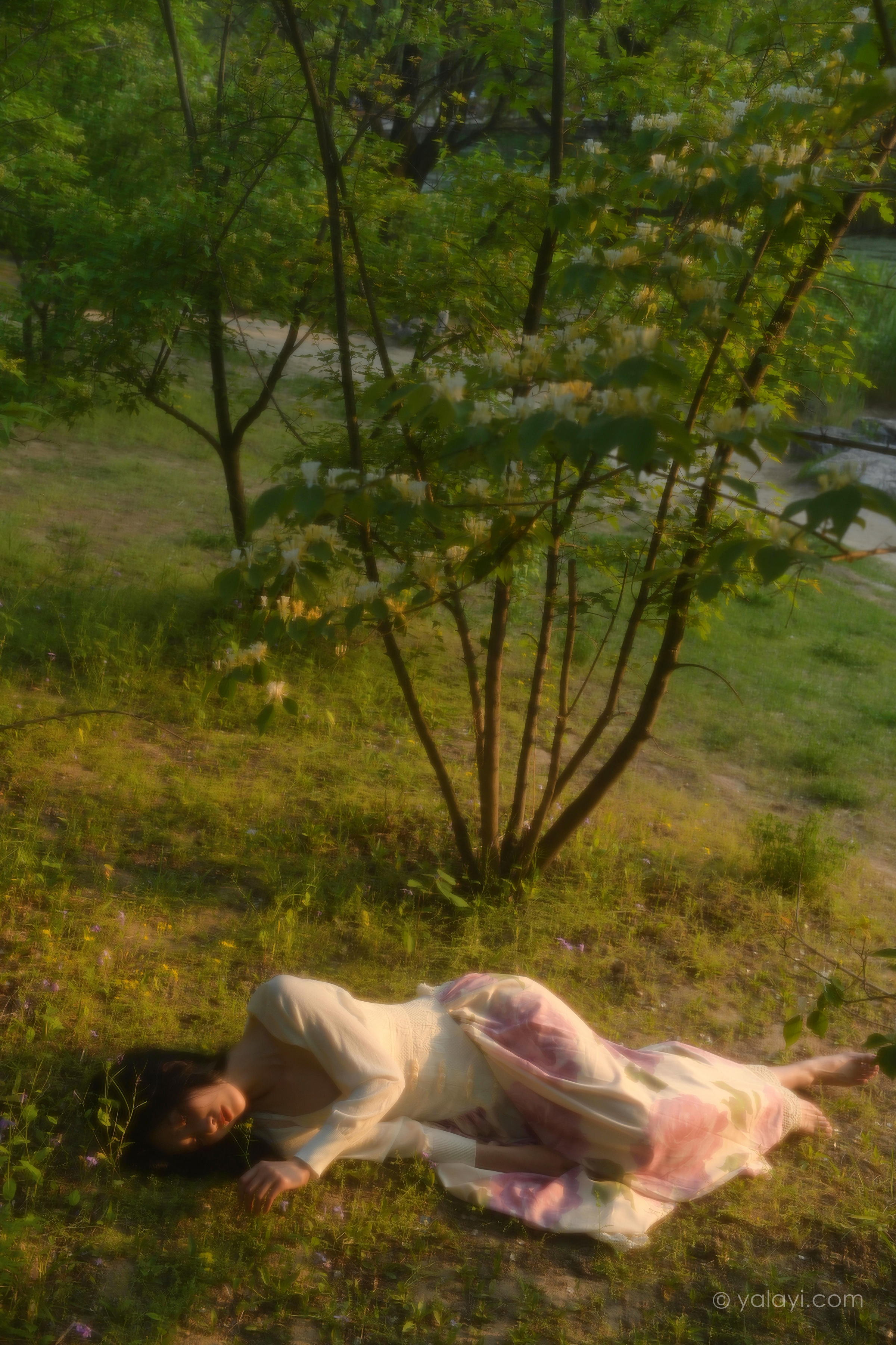 [YALAYI雅拉伊]2022.08.26 梦回 佳佳 白色透视小外套加吊带连衣裙清纯写真集第2张