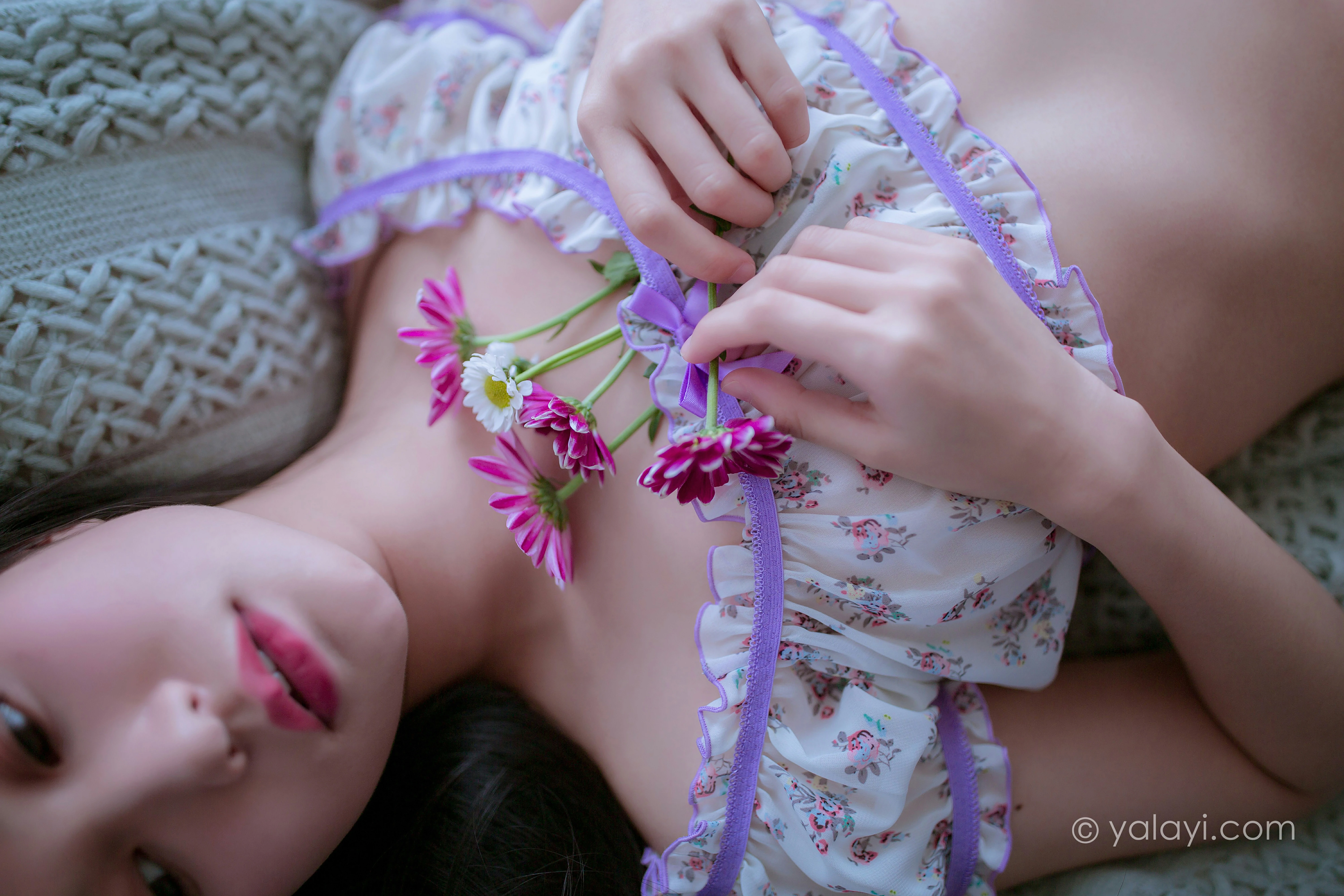 [YALAYI雅拉伊]NO.806 羞花 仙儿 白色镂空连衣裙加蕾丝内衣性感私房写真集第15张