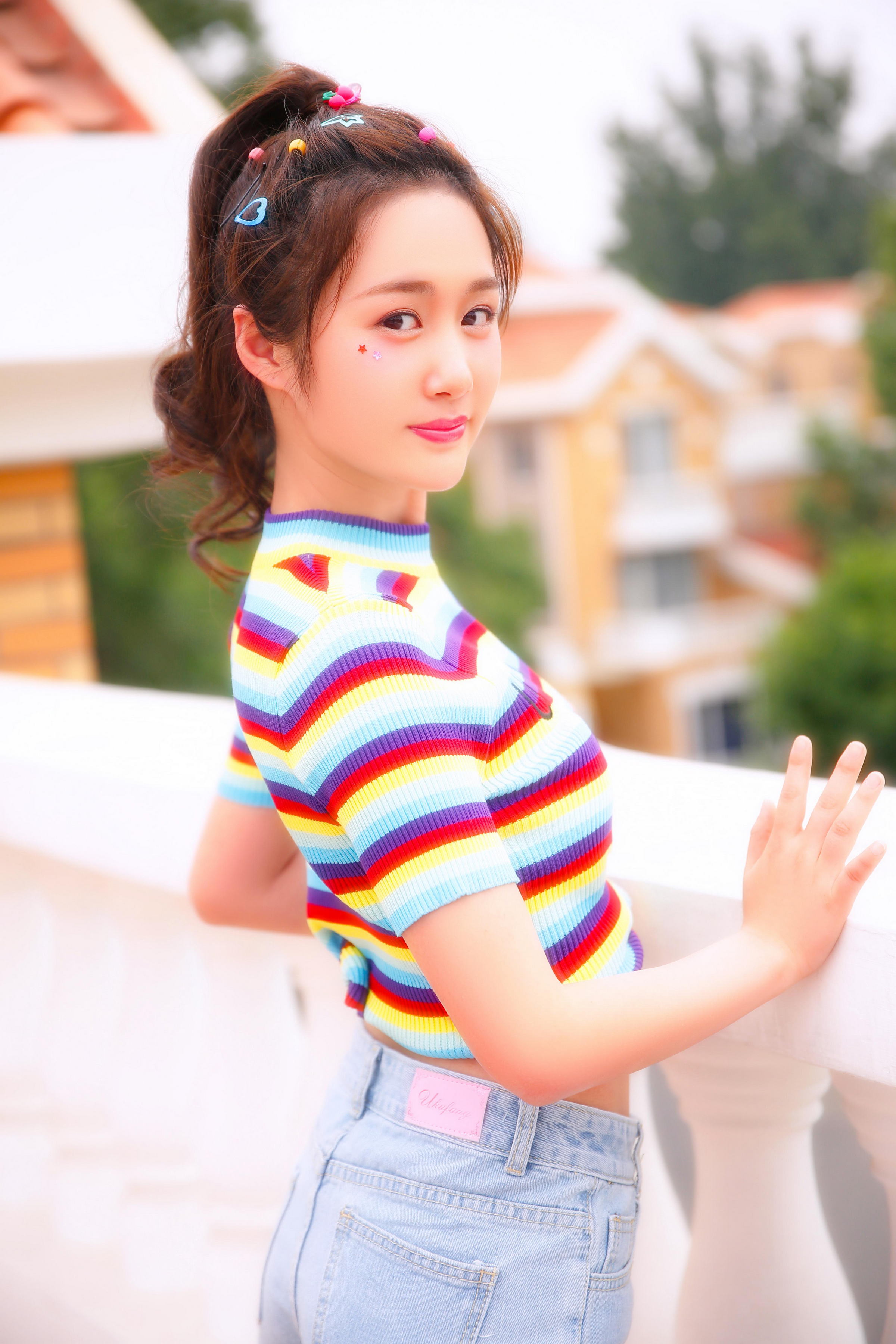 [YALAYI雅拉伊]2022.06.01 希望 清纯少女 白色和服与彩色短袖加牛仔短裤写真集第5张