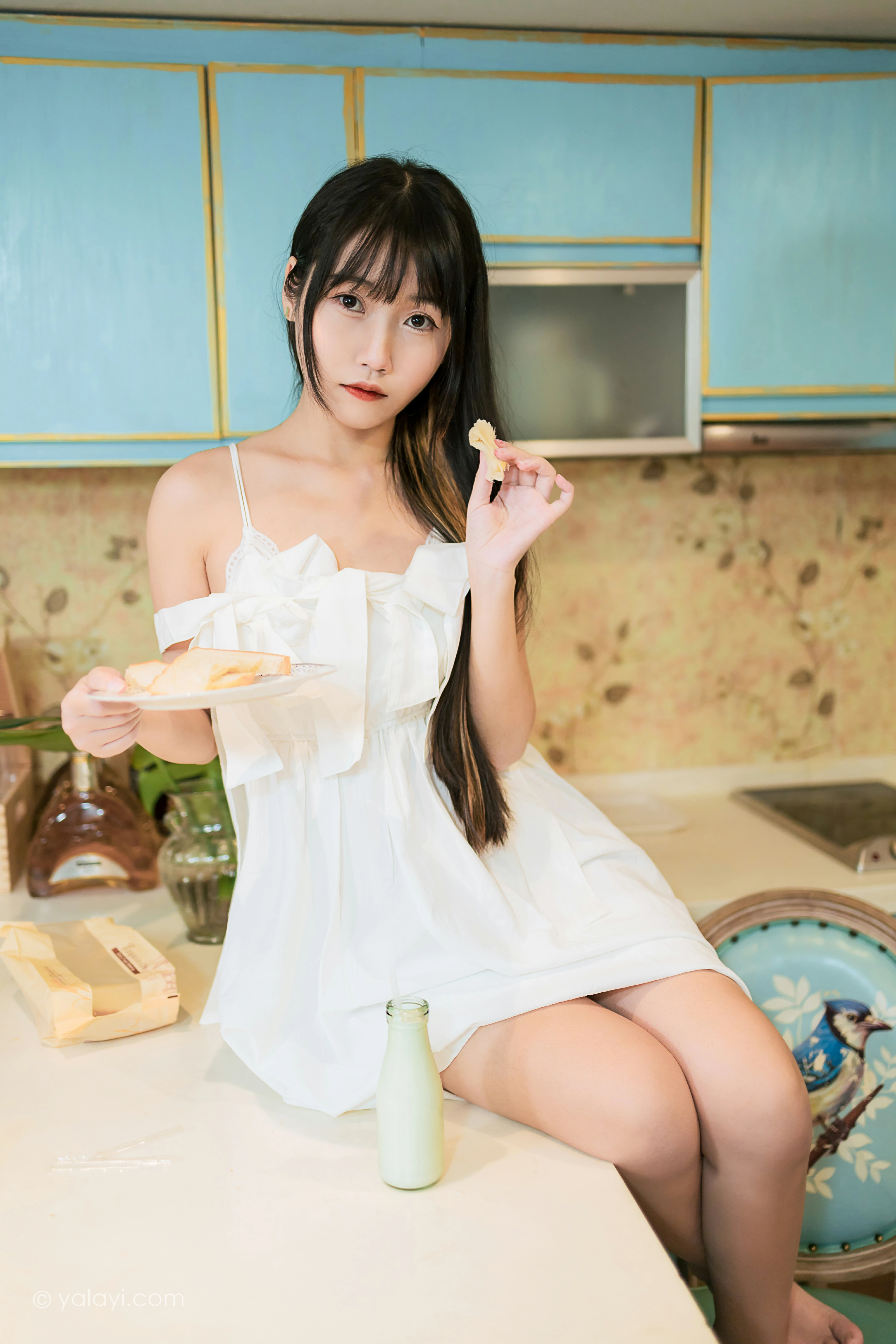 [YALAYI雅拉伊]NO.857 谁的杰作 弈思 白色吊带连衣裙居家性感写真集第3张