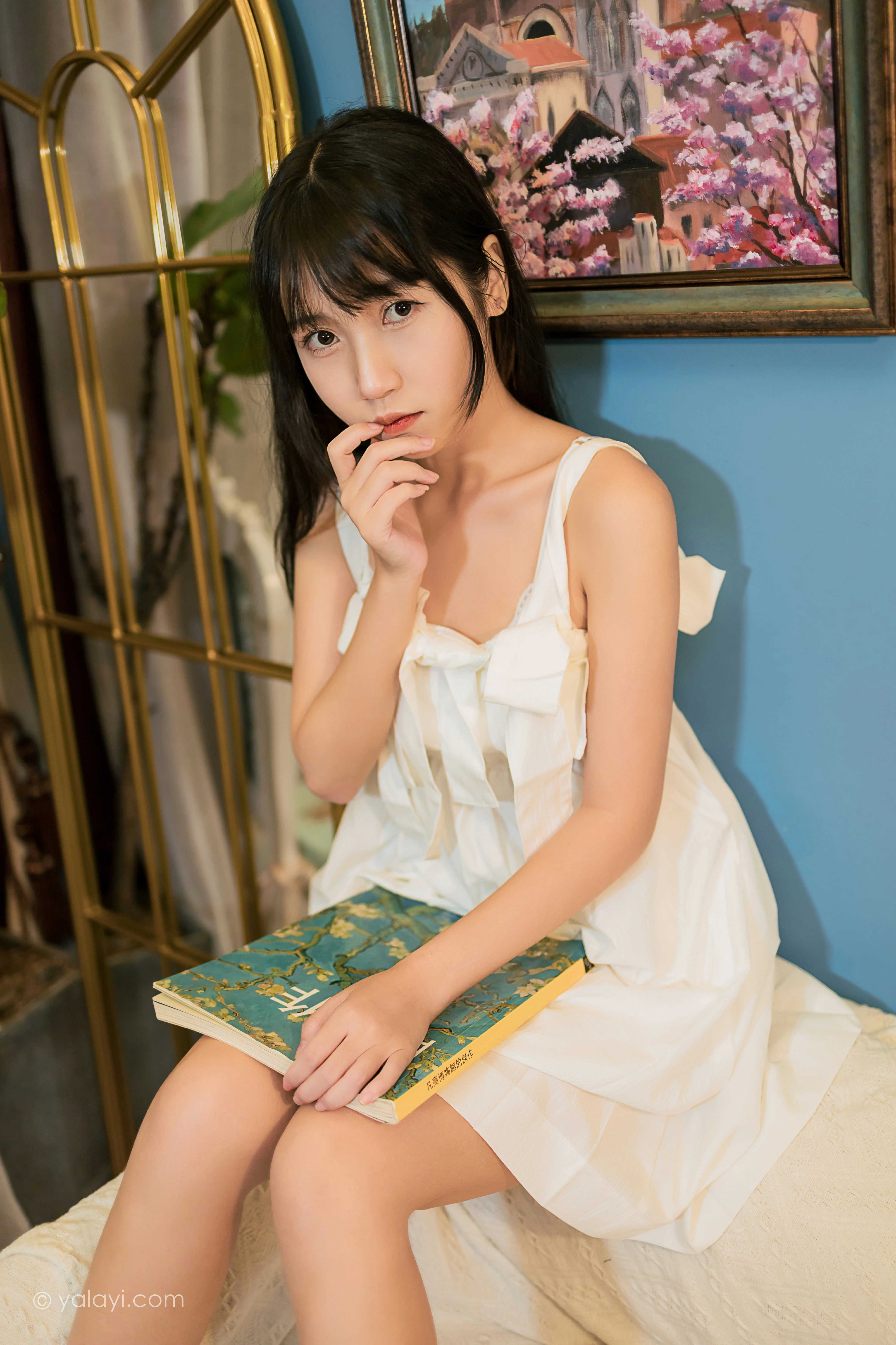 [YALAYI雅拉伊]NO.857 谁的杰作 弈思 白色吊带连衣裙居家性感写真集第12张