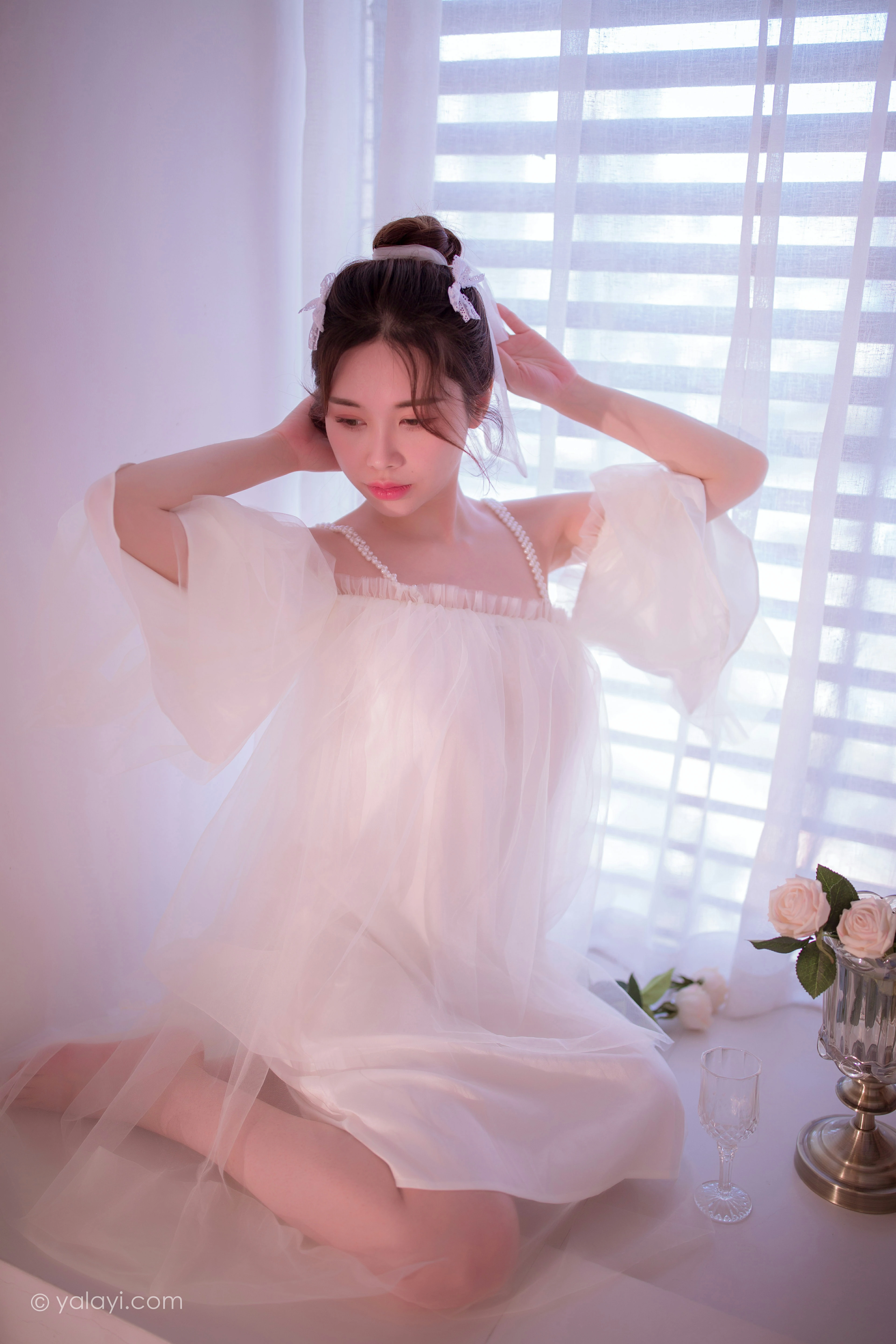[YALAYI雅拉伊]NO.858 等待我的人 香草 白色透视吊带连衣裙居家性感写真集第3张