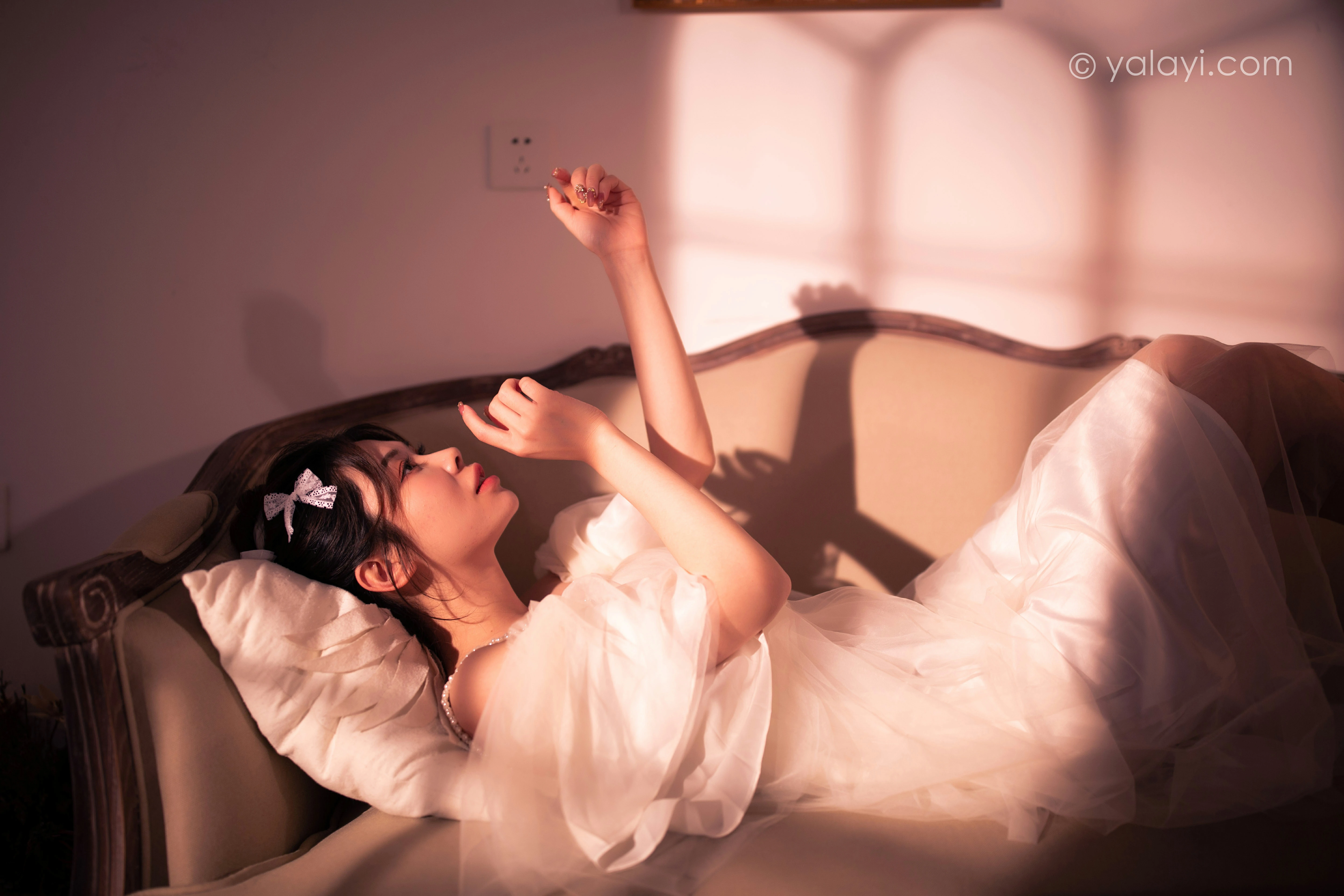 [YALAYI雅拉伊]NO.858 等待我的人 香草 白色透视吊带连衣裙居家性感写真集第8张