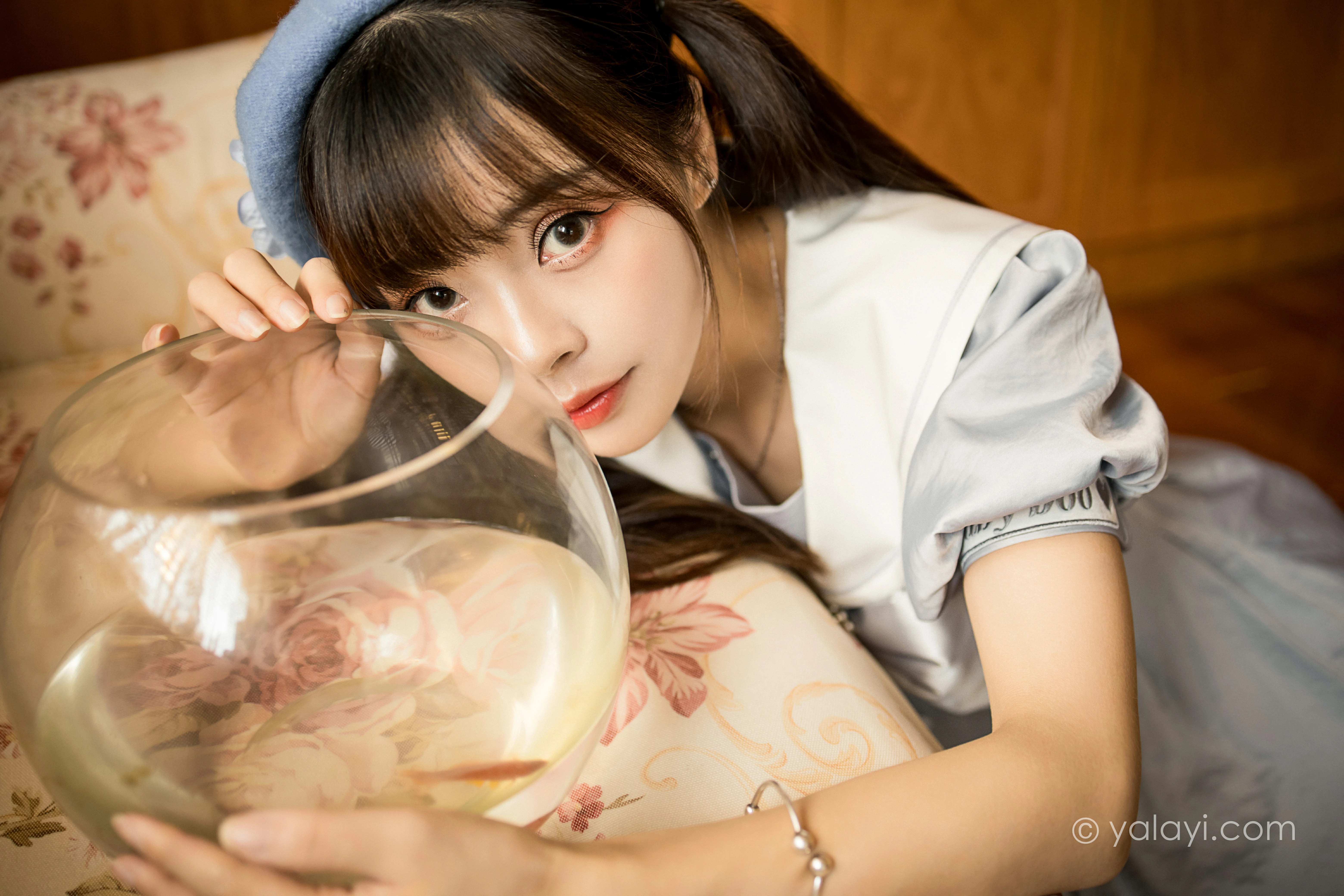 [YALAYI雅拉伊]NO.859 JK水手制服 程小蝶 灰色连身制服居家清纯写真集第5张