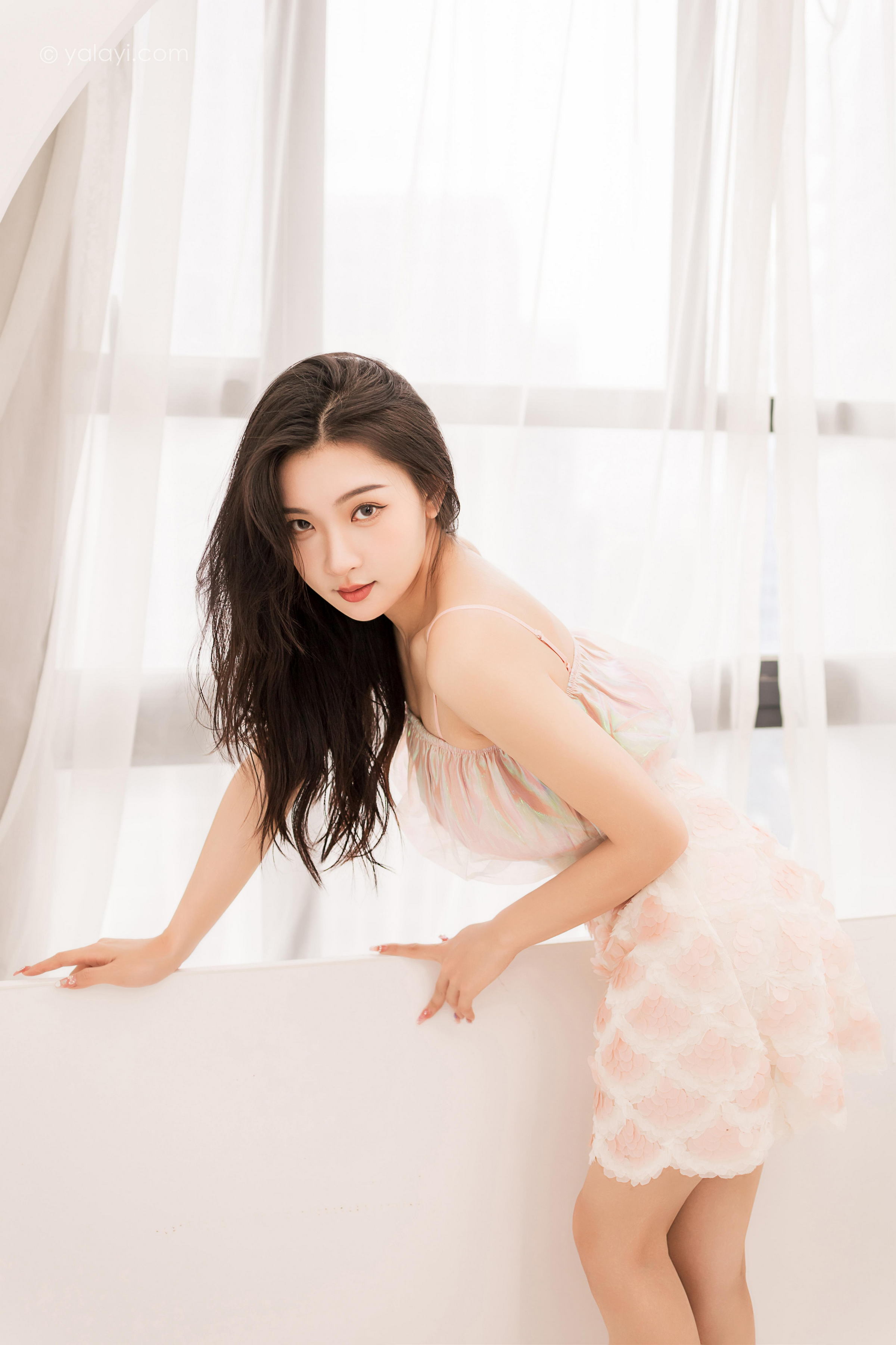 [YALAYI雅拉伊]2022.06.07 我和你 徐小云 粉色蕾丝短裙加吊带小背心性感私房写真集第9张