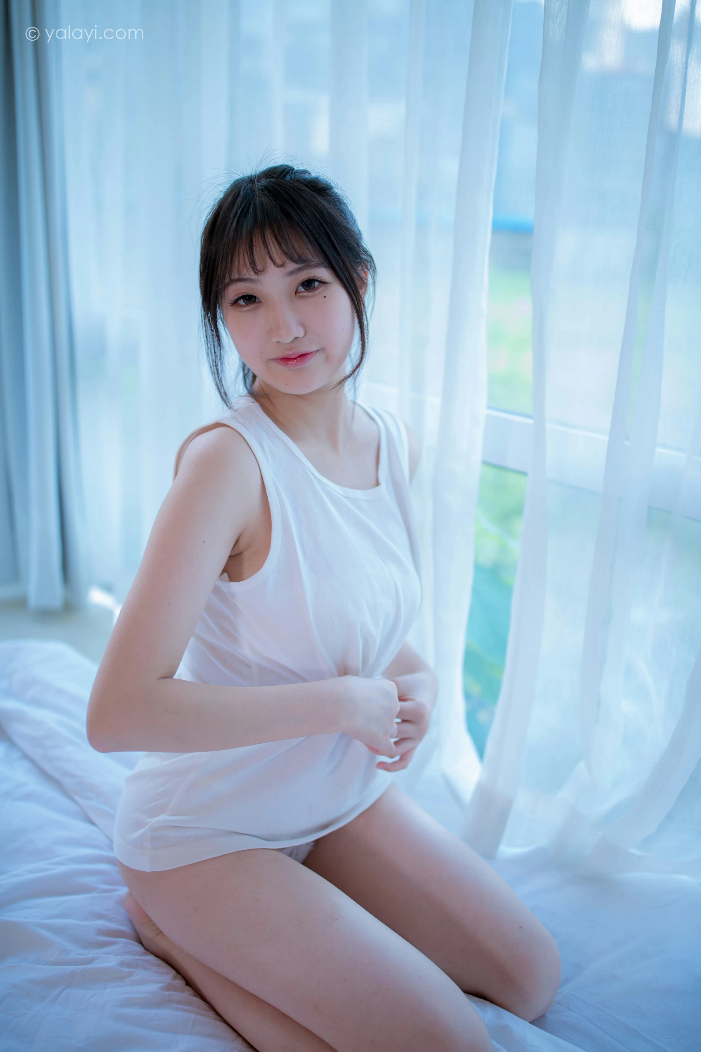 [YALAYI雅拉伊]NO.694 《木屋时光》 瓶儿 白色连身背心性感私房写真集第6张