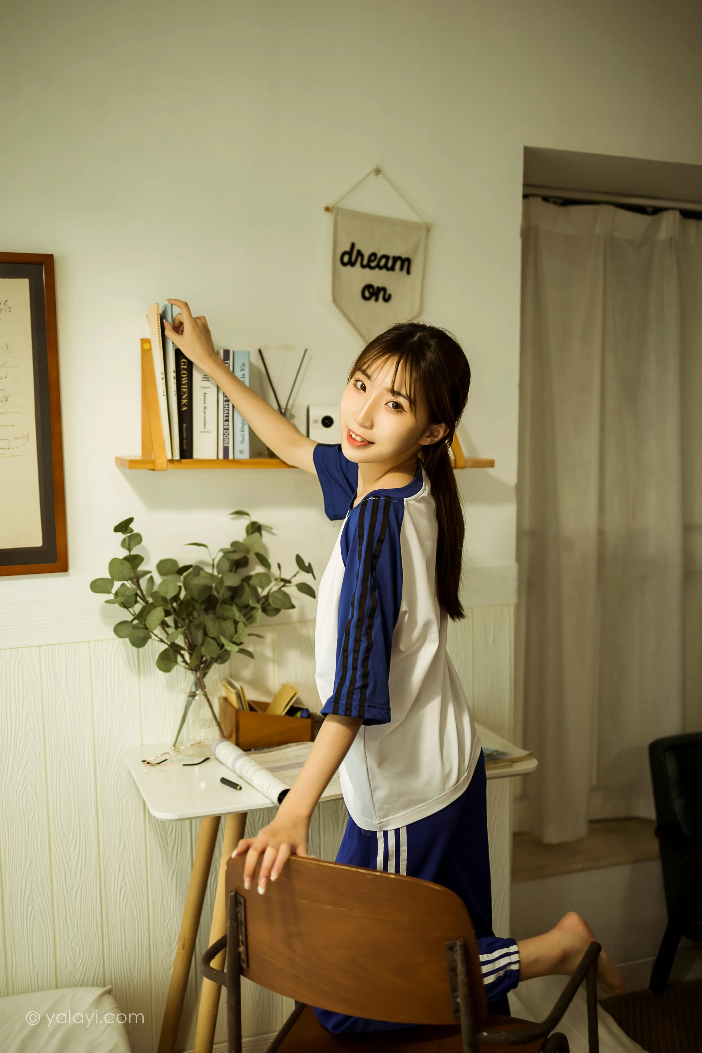 [YALAYI雅拉伊]NO.719 《一对一辅导》 小乔 蓝色校服短袖加长裤居家私房写真集第13张