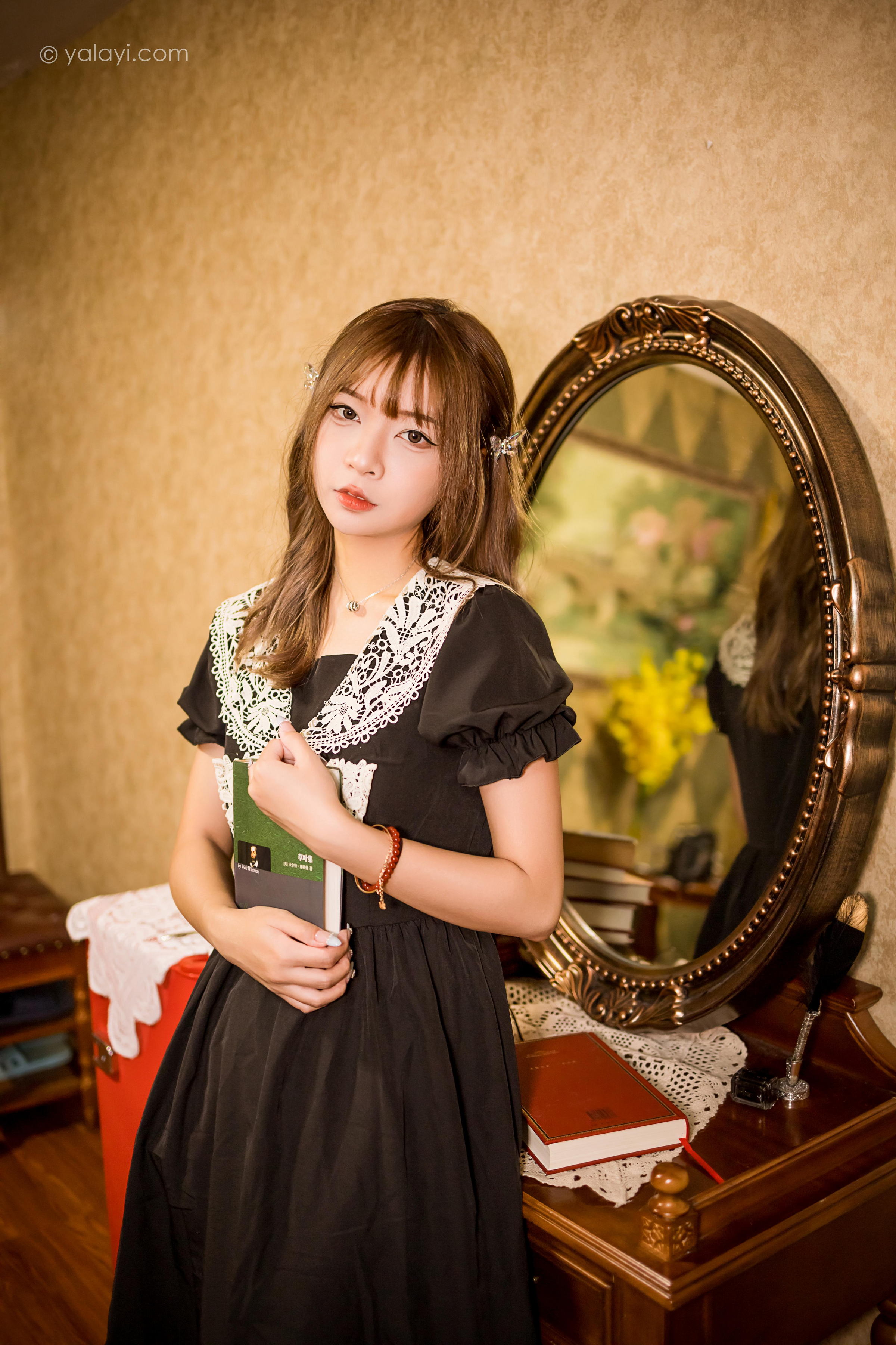 [YALAYI雅拉伊]2022.08.31 黑色的蝴蝶 阿禾 黑色复古蕾丝连衣裙清纯写真集第7张