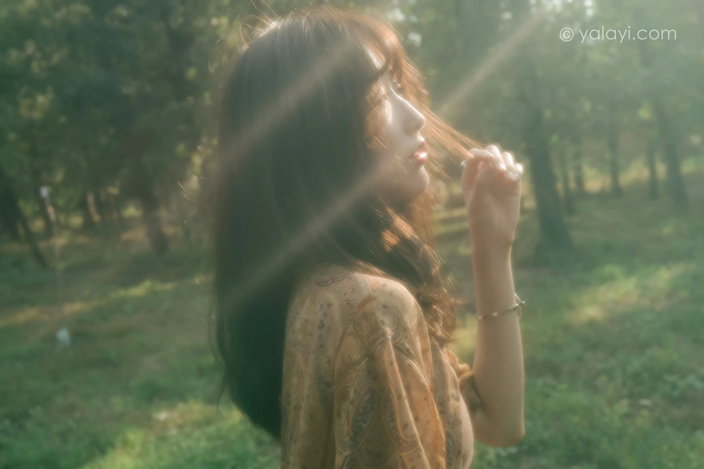 [YALAYI雅拉伊]NO.691 《梦境》 佳佳 橙色性感小背心加短裙私房写真第2张