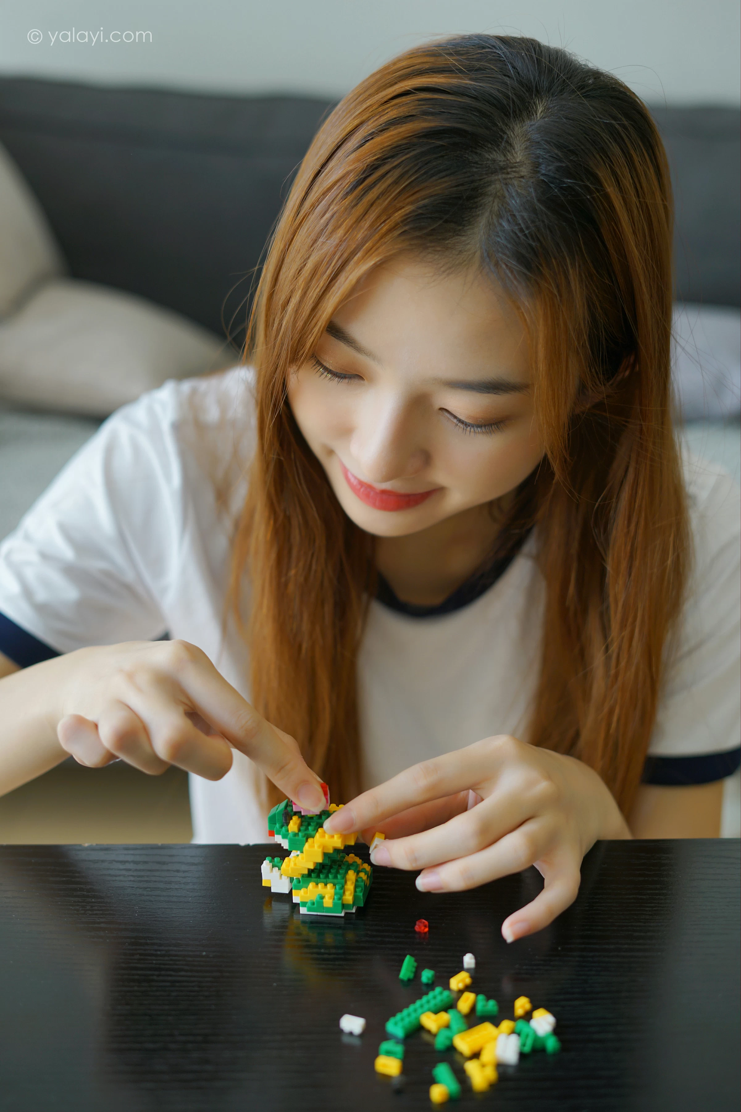 [YALAYI雅拉伊]2021.11.16 平常日子 楚媛 白色短袖加蓝色短裤居家私房写真集第7张