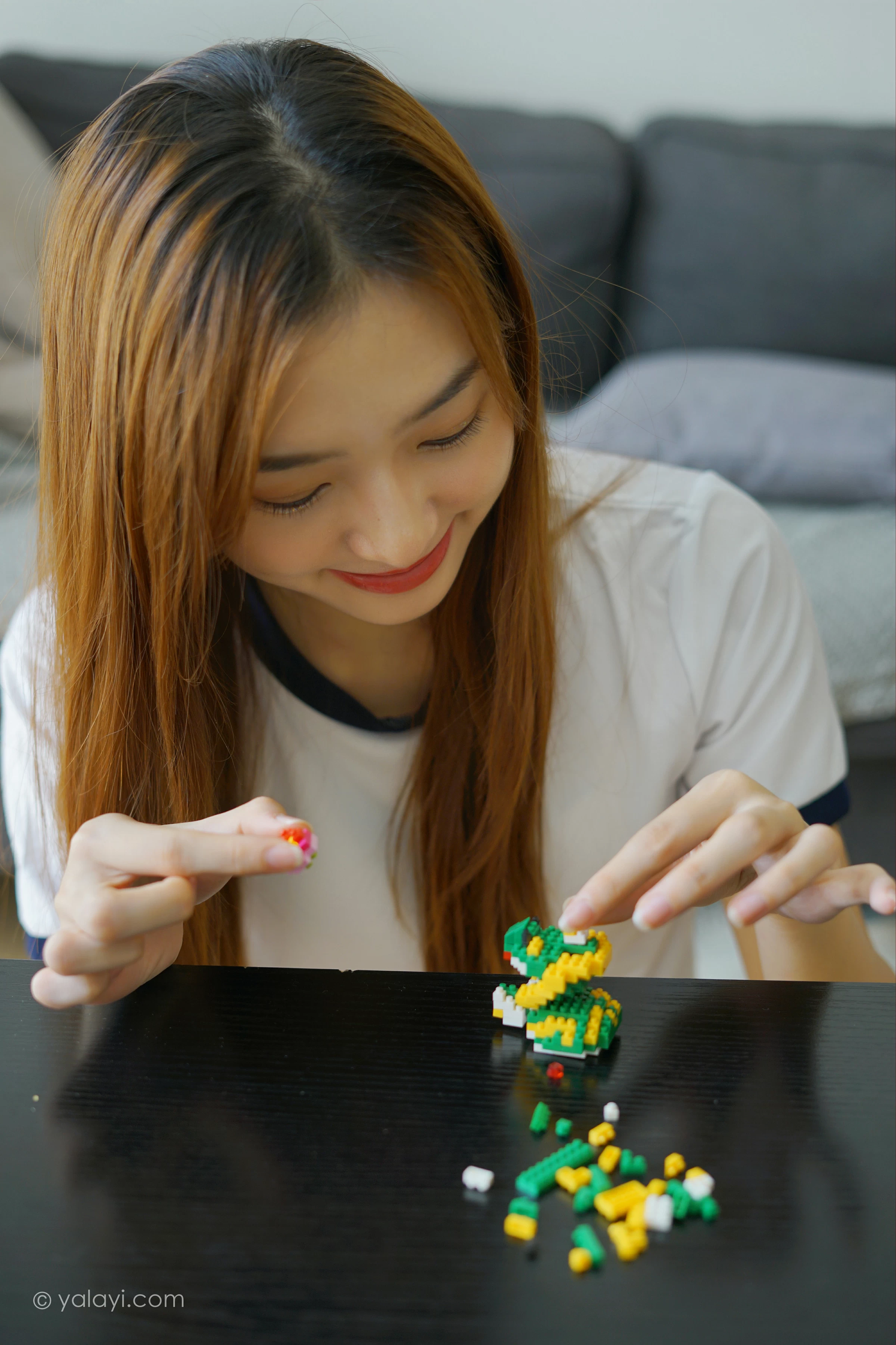 [YALAYI雅拉伊]2021.11.16 平常日子 楚媛 白色短袖加蓝色短裤居家私房写真集第7张