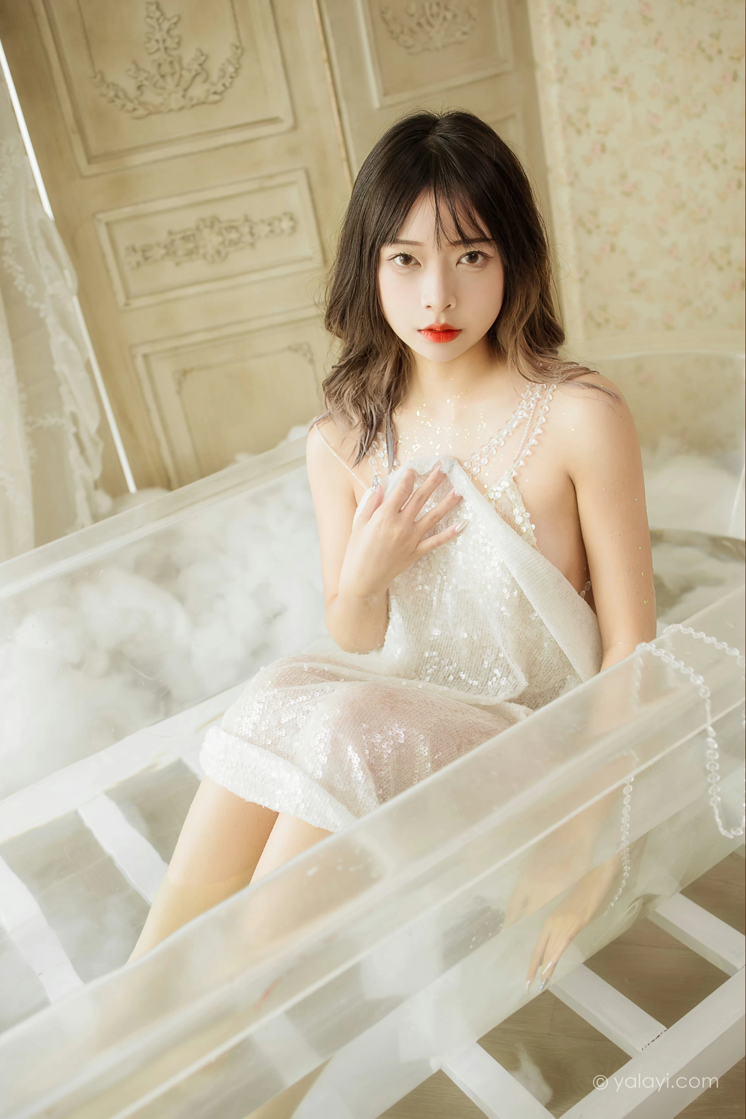 [YALAYI雅拉伊]2021.11.22 水中白莲 阿禾 白色透视裸背礼服裙性感私房写真集第11张