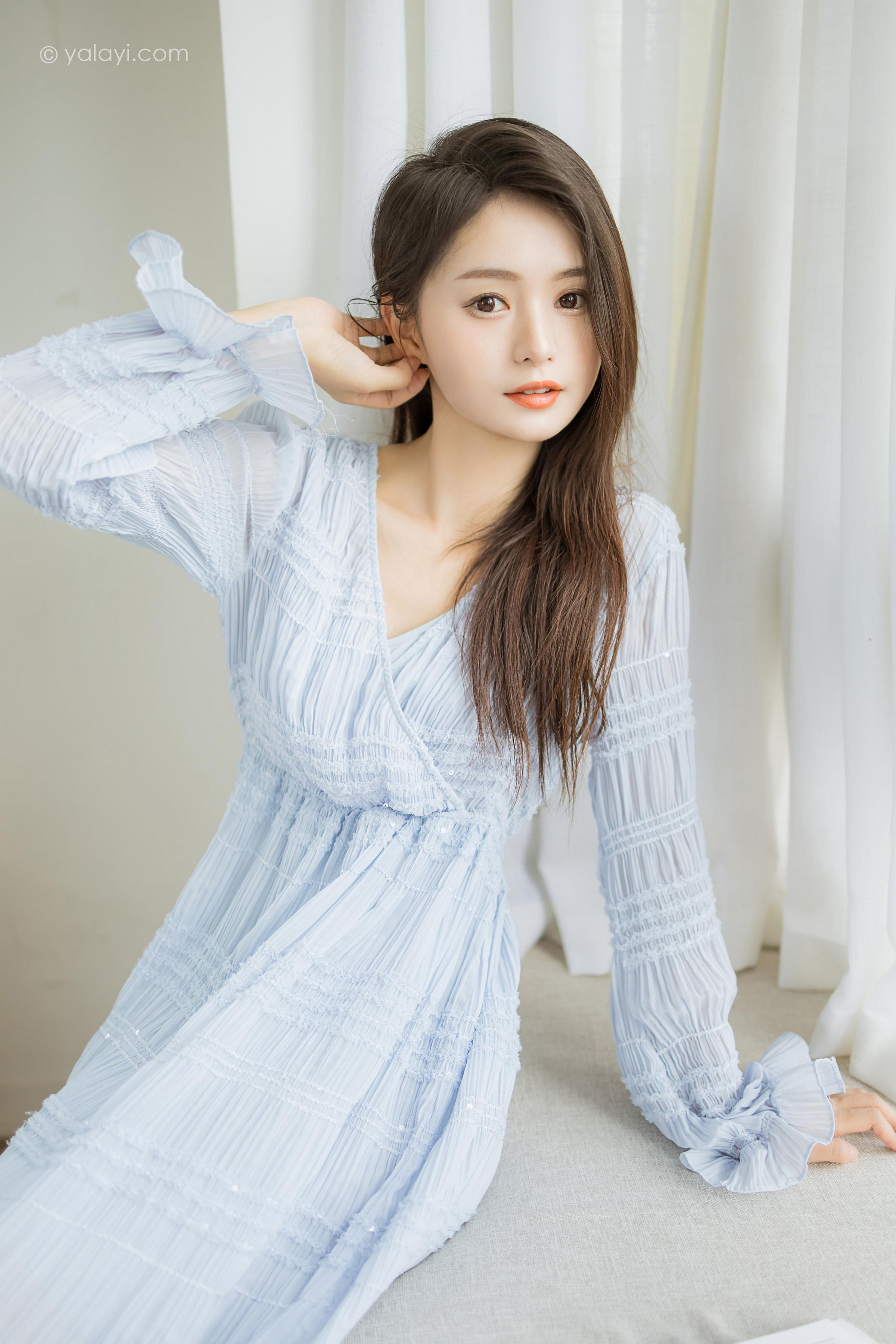 [YALAYI雅拉伊]2022.07.08 糖的滋味 沐兰 淡蓝色透视连衣裙加肉丝美腿清纯写真集第10张