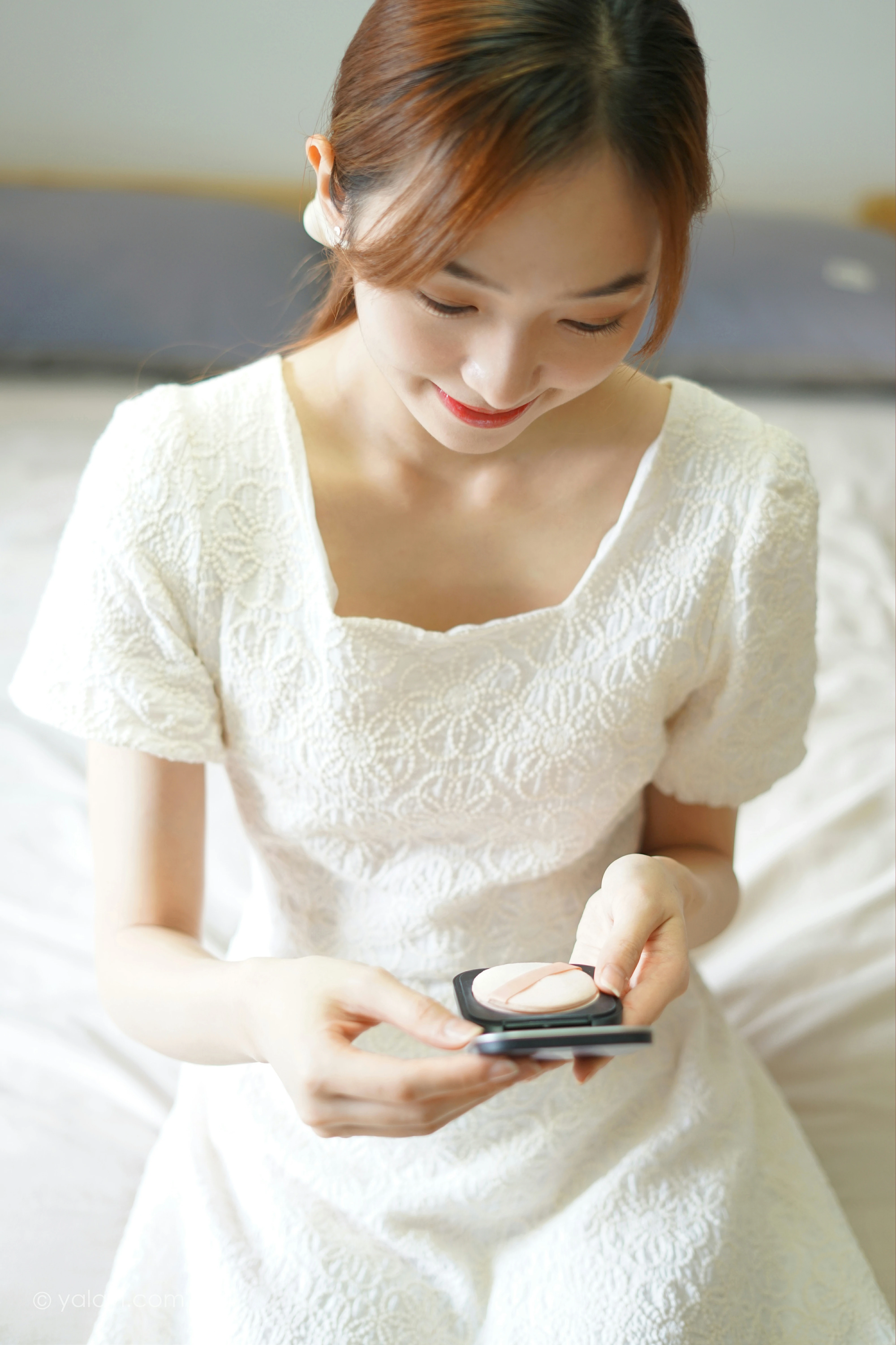 [YALAYI雅拉伊]NO.854 清晨阳光 楚媛 白色蕾丝连衣裙居家性感写真集第12张