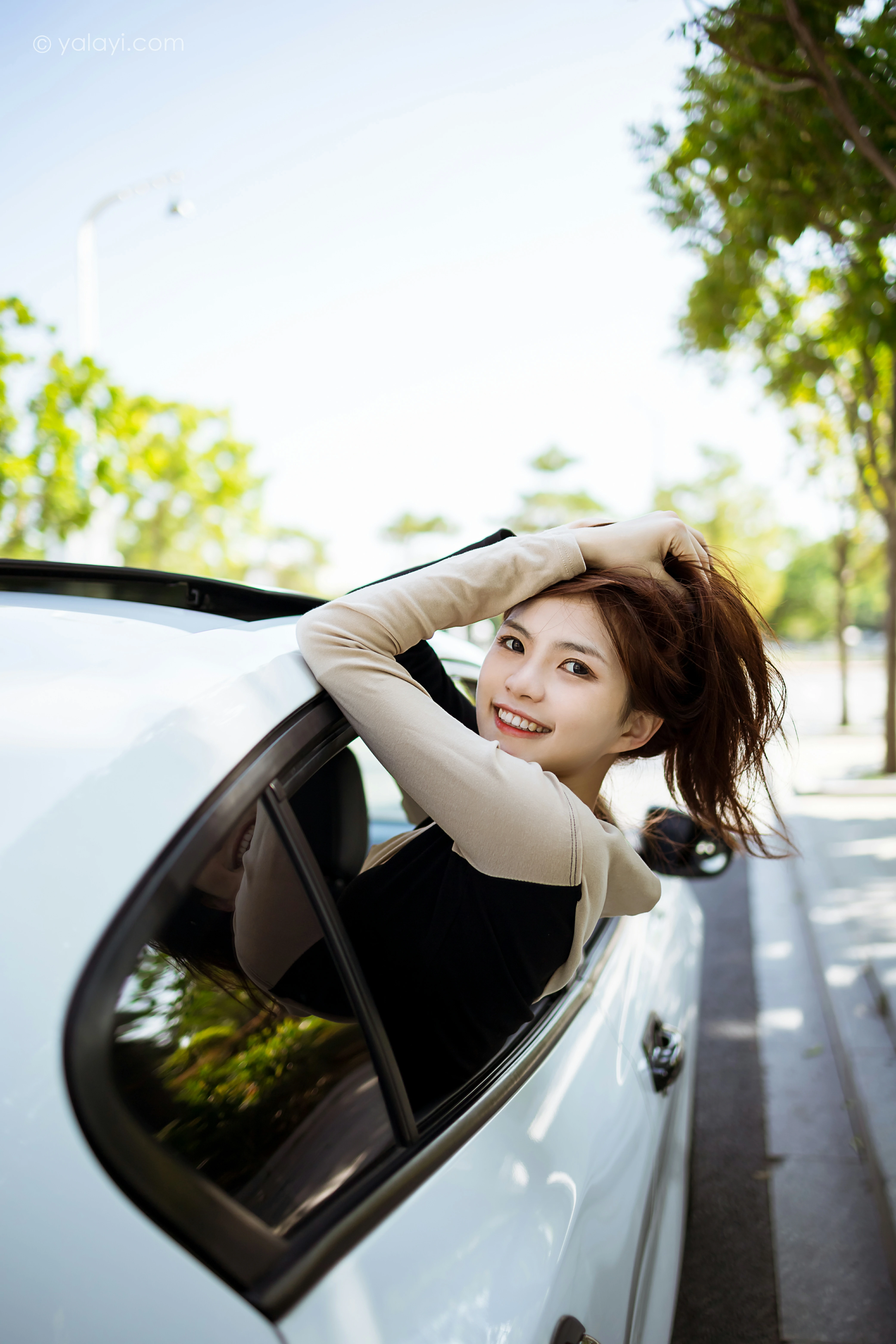 [YALAYI雅拉伊]2021.11.10 兜风 茹莎 黑色连身礼服裙性感写真集第5张