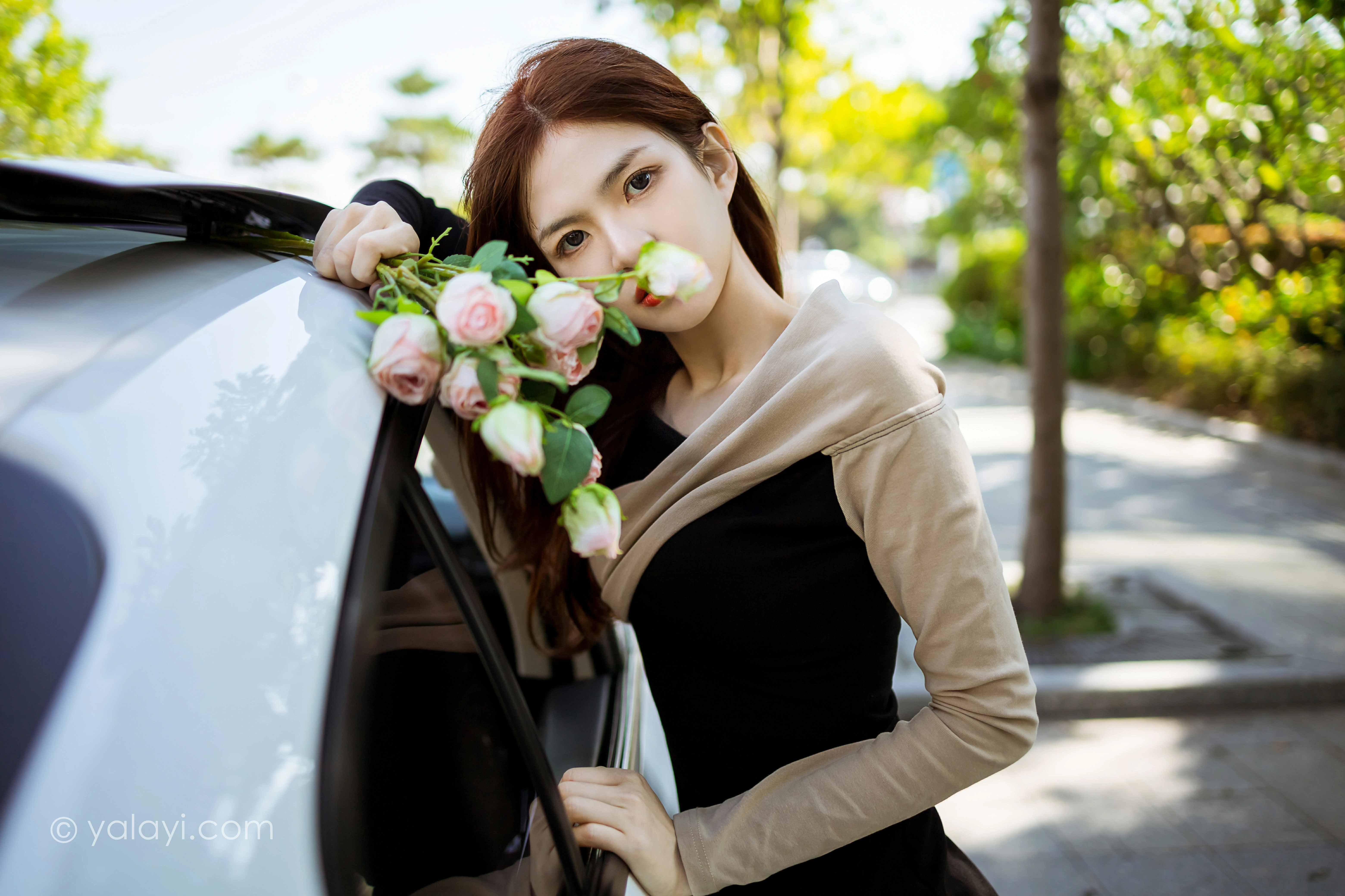 [YALAYI雅拉伊]2021.11.10 兜风 茹莎 黑色连身礼服裙性感写真集第10张