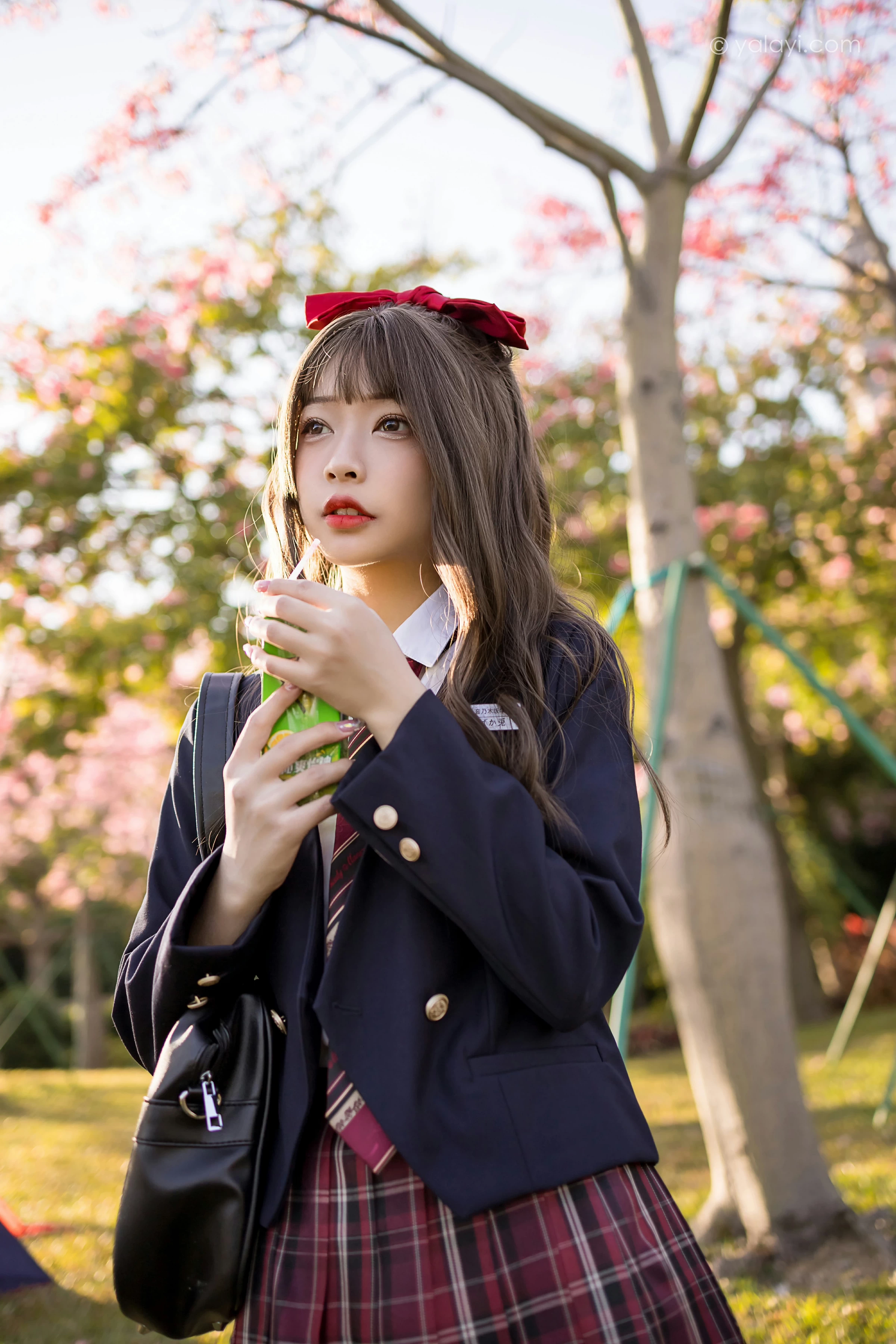 [YALAYI雅拉伊]2022.01.03 最美的青春 阿禾 蓝色JK制服衬衫加红色格子短裙私房写真集第5张