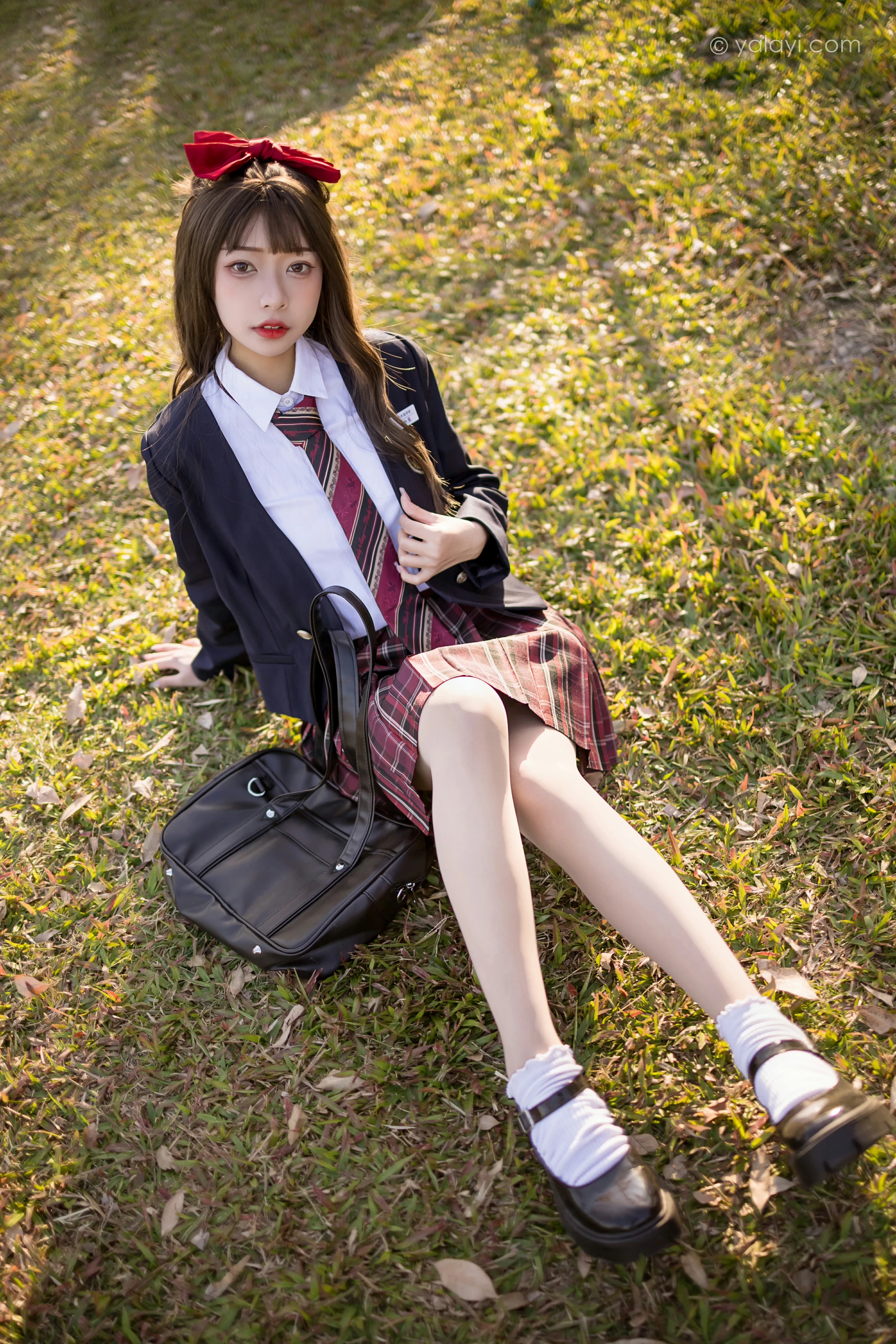 [YALAYI雅拉伊]2022.01.03 最美的青春 阿禾 蓝色JK制服衬衫加红色格子短裙私房写真集第6张