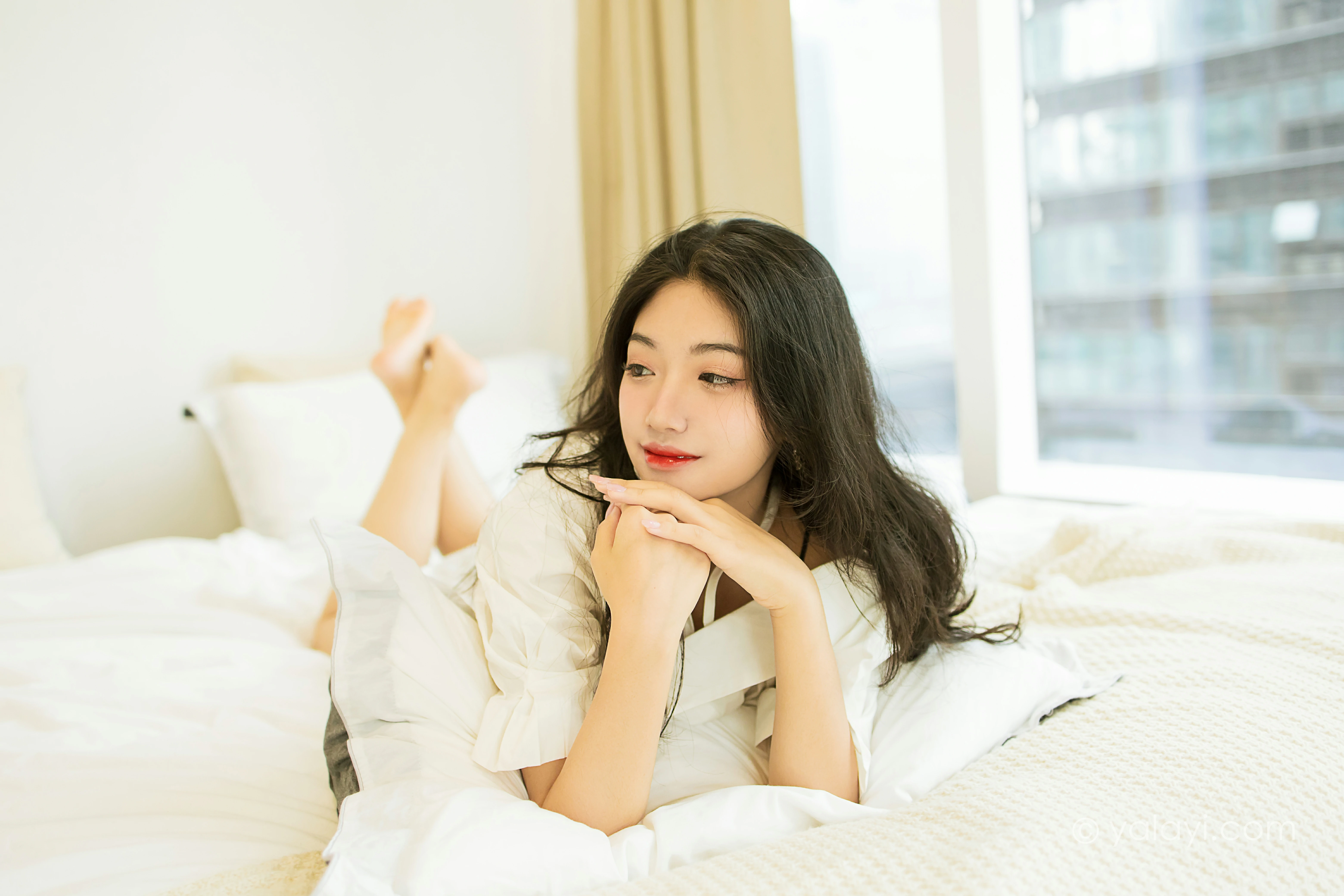 [YALAYI雅拉伊]NO.846 亲密爱人 孙小怡 白色衬衫加内衣性感私房写真集第6张