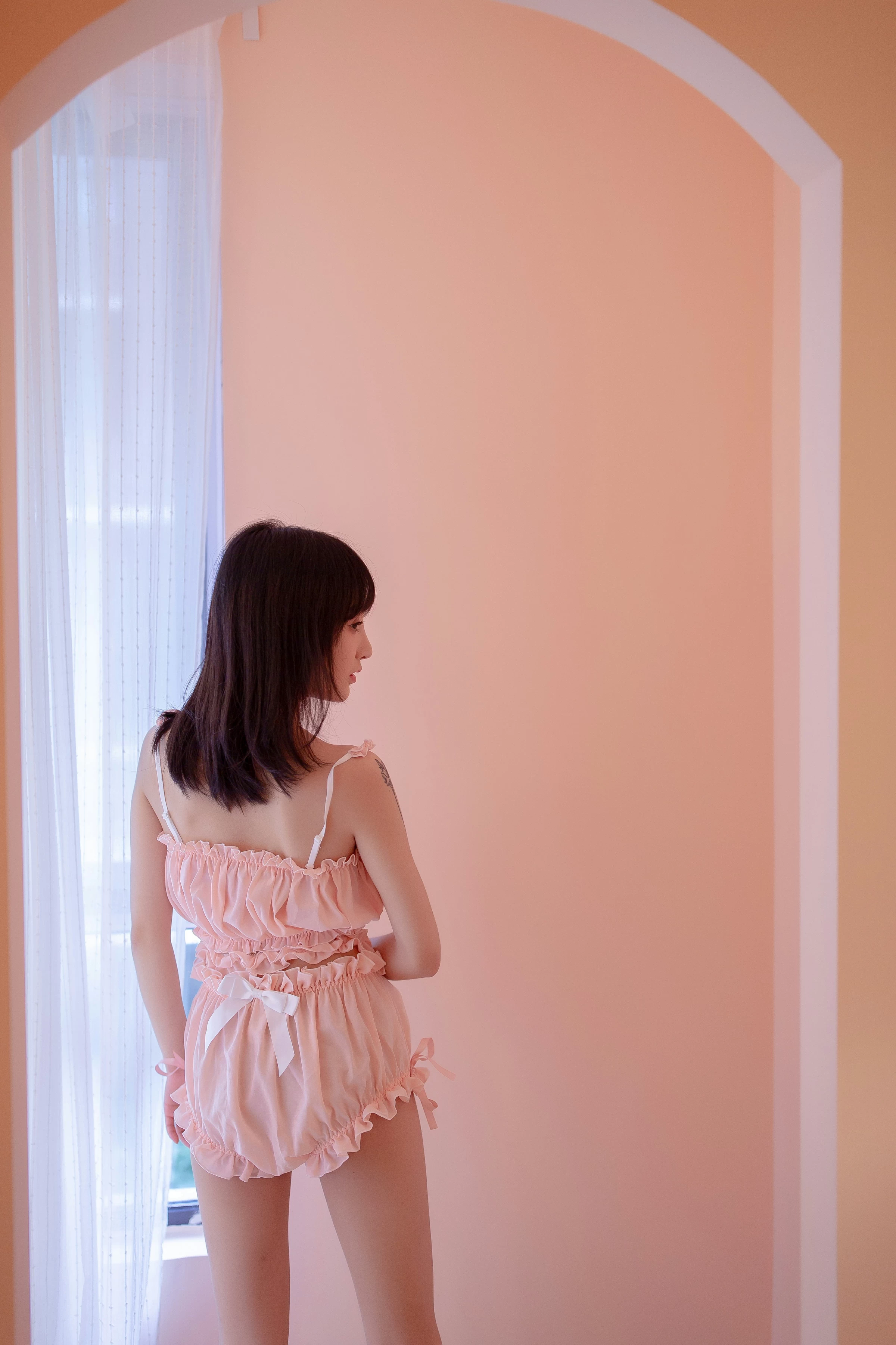 [YALAYI雅拉伊]NO.697 《女友宅日志》 落落 粉色情情趣内衣加短裤性感私房写真集第5张