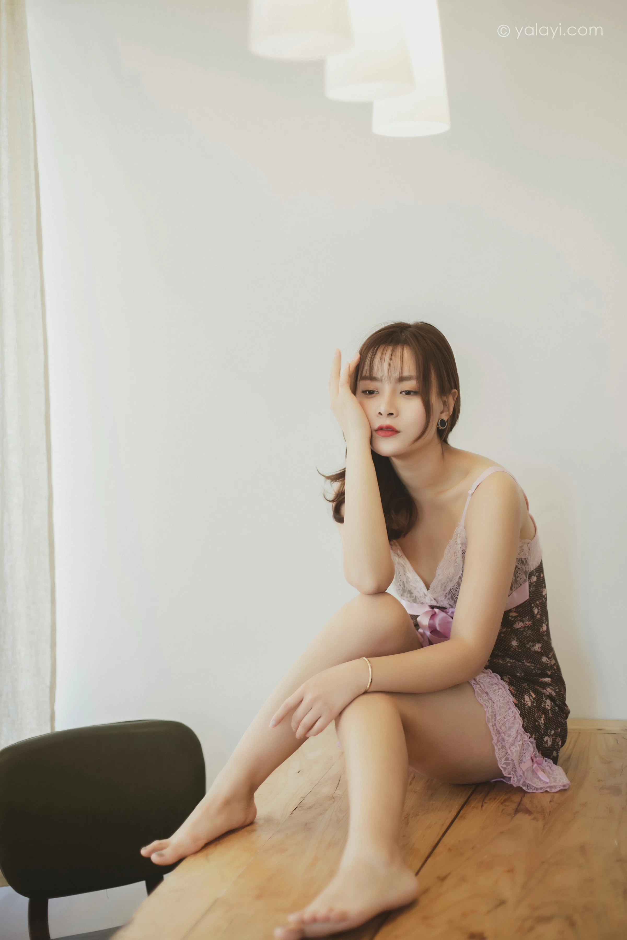 [YALAYI雅拉伊]2021.12.10 自愈 芷琳 粉色吊带蕾丝睡衣裙性感私房写真集第5张
