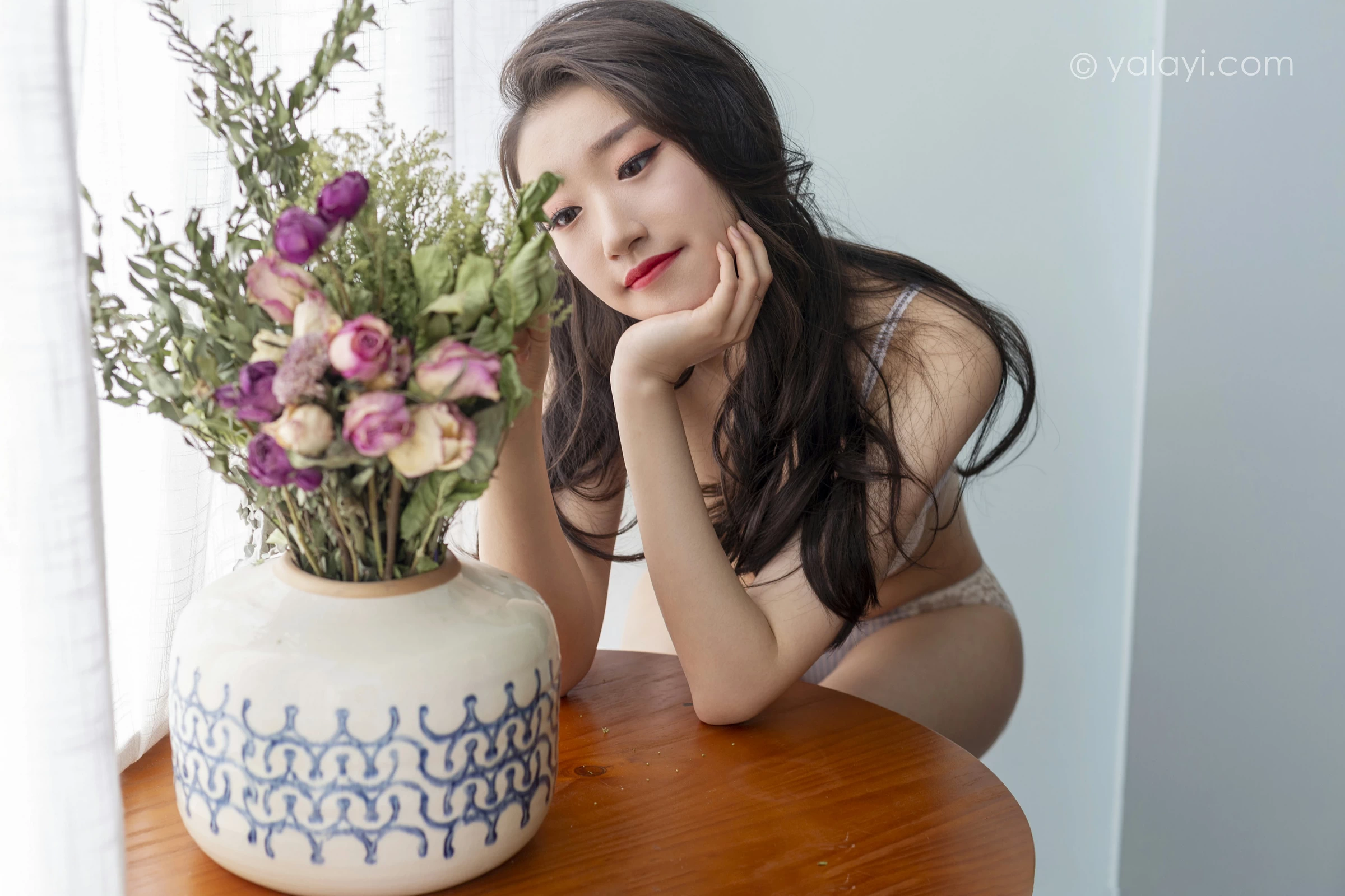 [YALAYI雅拉伊]NO.701 《花容月貌》 心怡 白色蕾丝内衣居家性感私房写真集第1张