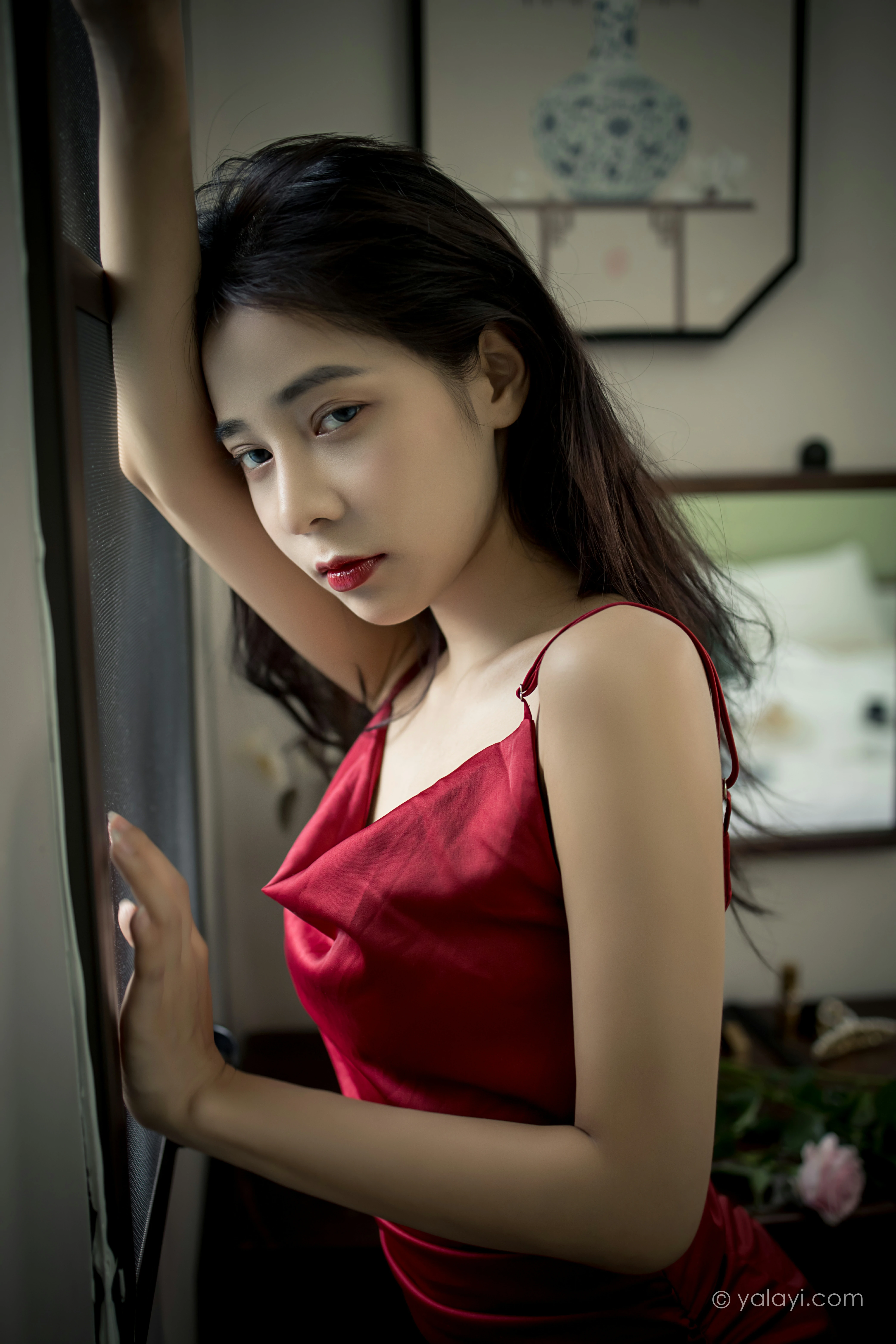 [YALAYI雅拉伊]NO.848 红颜 诗咏 红色吊带连衣裙居家性感写真集第11张