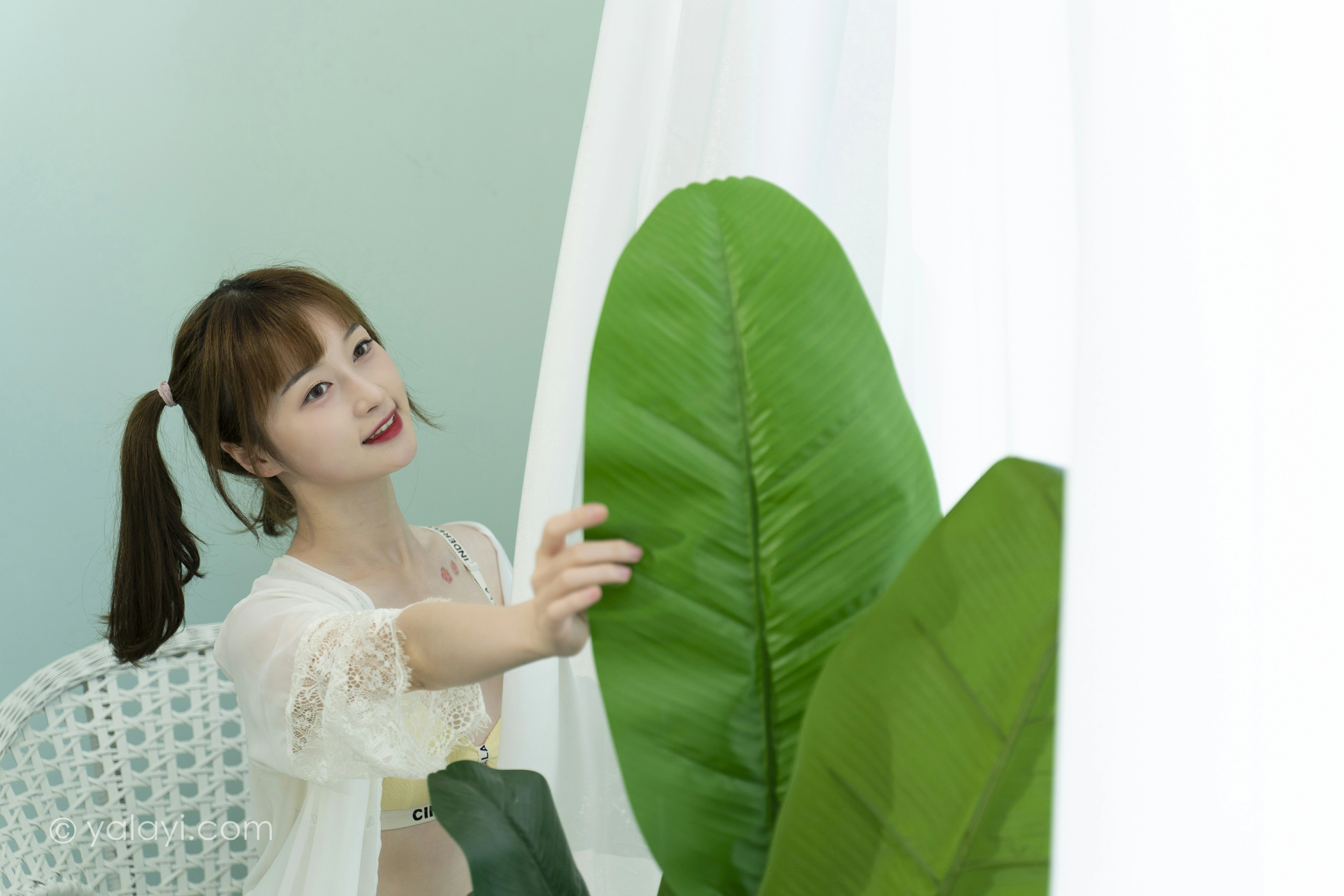 [YALAYI雅拉伊]NO.849 花漾裙裙 京京 白色透视睡衣与短裙加黄色内衣性感写真集第6张