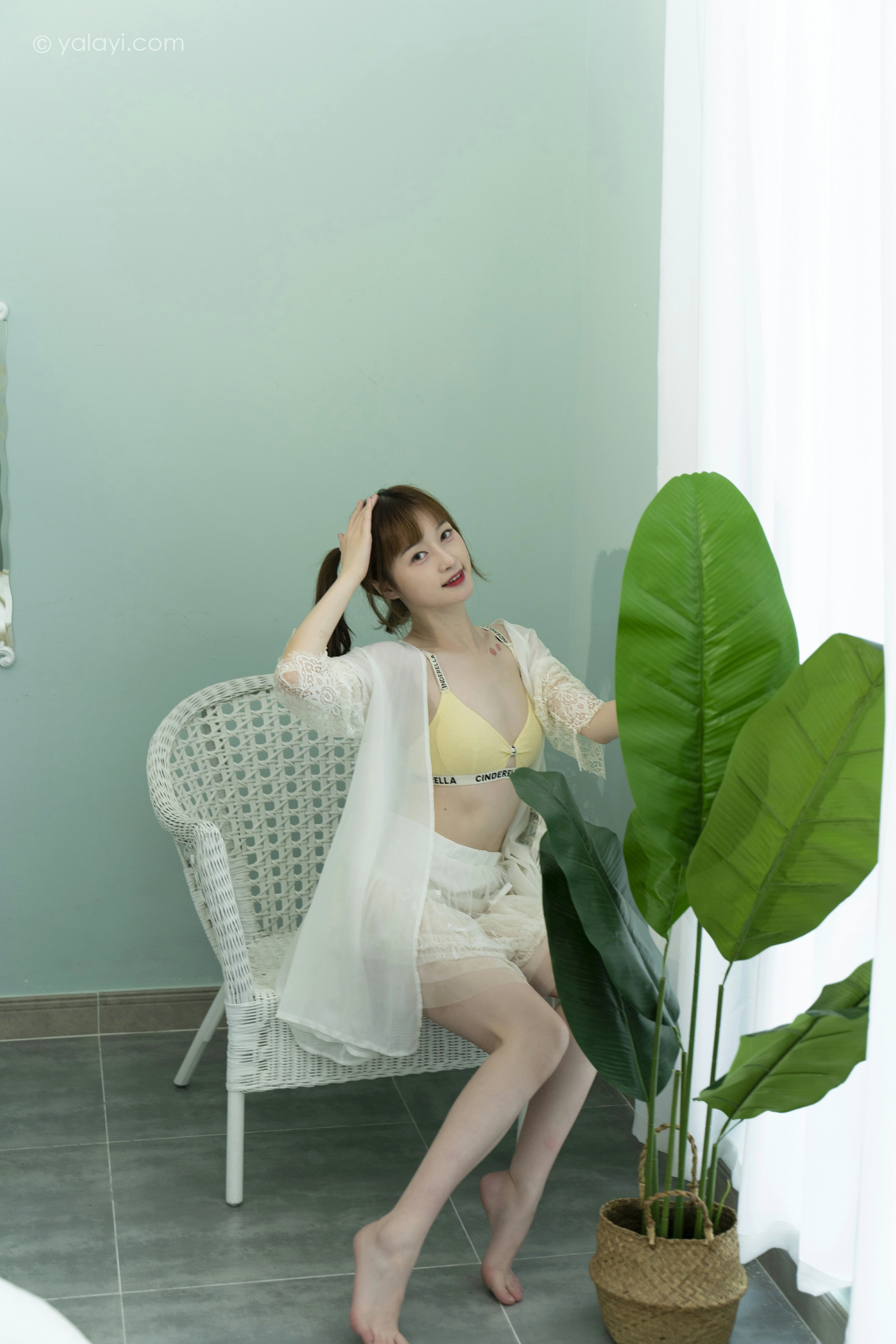 [YALAYI雅拉伊]NO.849 花漾裙裙 京京 白色透视睡衣与短裙加黄色内衣性感写真集第7张
