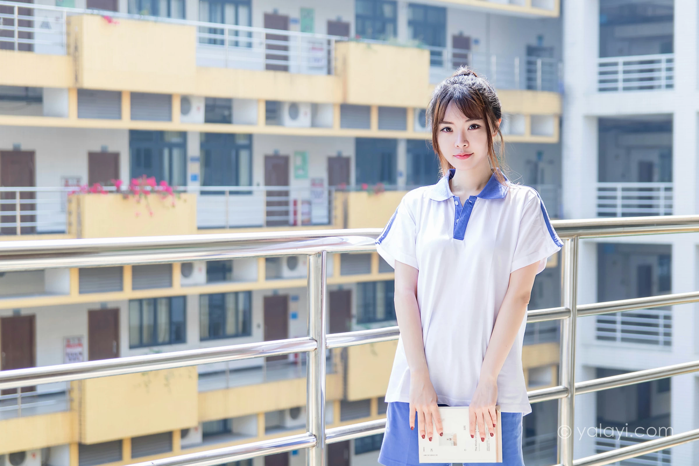 [YALAYI雅拉伊]NO.731 《那些年》 阳阳 白色短袖校服加蓝色短裤私房写真集第10张