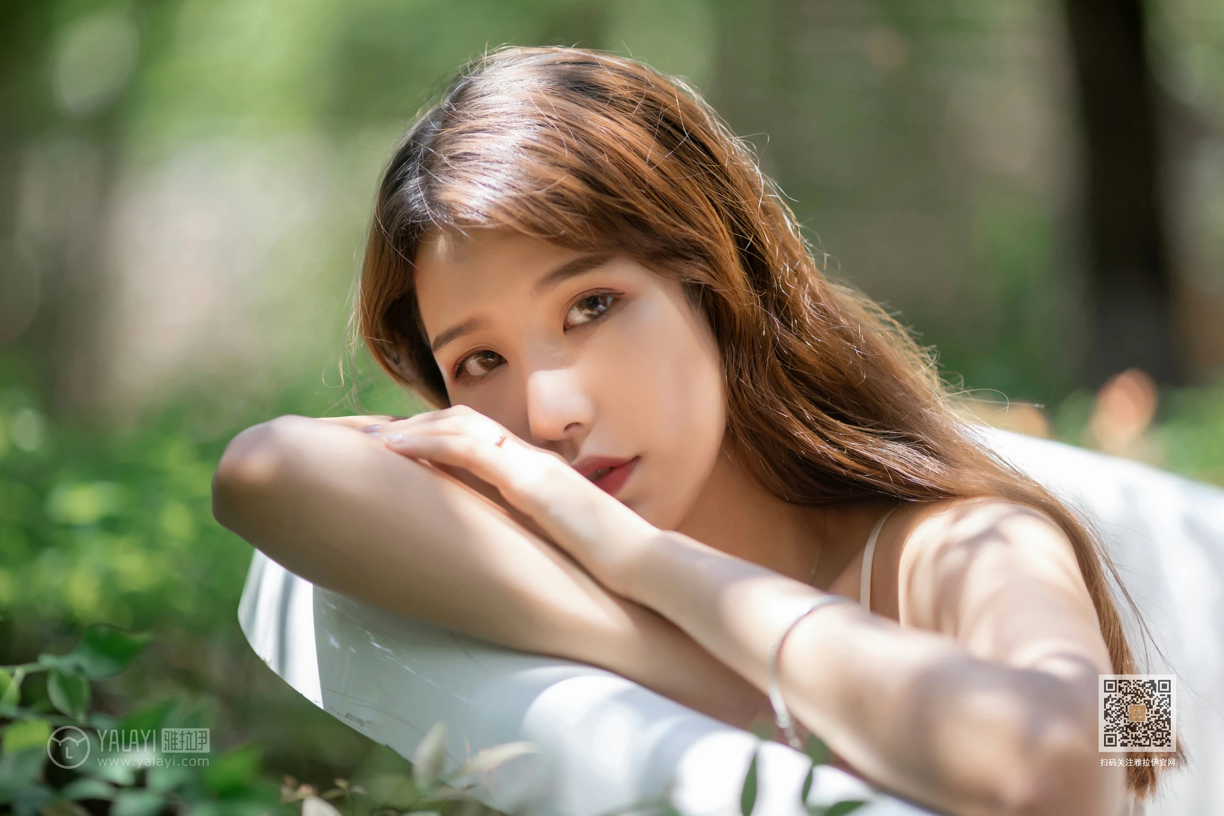 [YALAYI雅拉伊]Vol.453 天浴 令狐美 白色吊带透视连衣裙性感私房写真集第15张