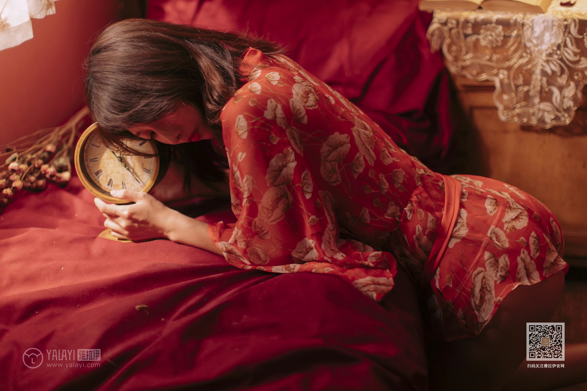[YALAYI雅拉伊]Vol.460 红妆写真 佳佳 红色睡衣居家性感私房写真集第18张