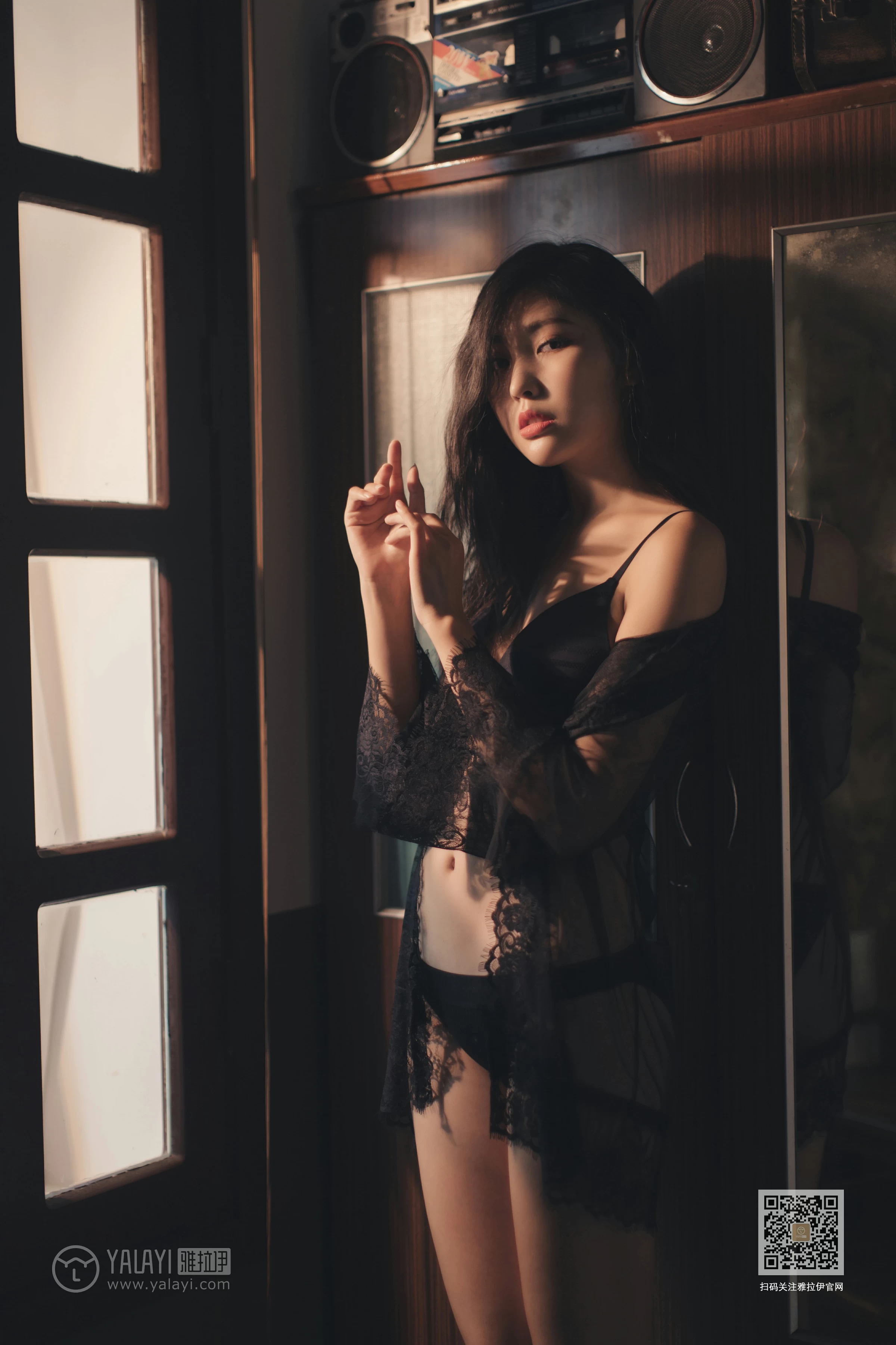 [YALAYI雅拉伊]Vol.470 秋色满房 苍儿 黑色透视情趣睡衣加黑色内衣性感私房写真集第6张