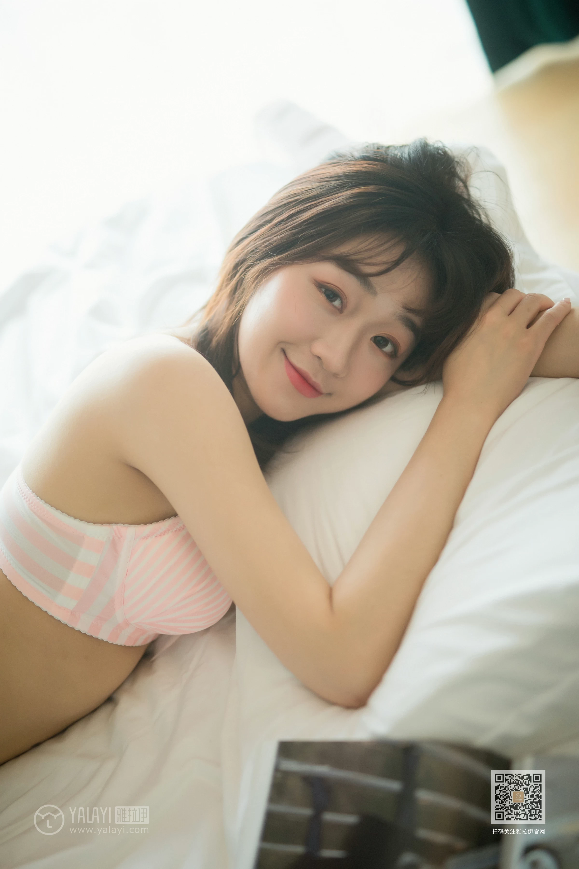 [YALAYI雅拉伊]Vol.531 穿毛衣好热 小颖 粉色毛衣加粉色内衣性感私房写真集第9张