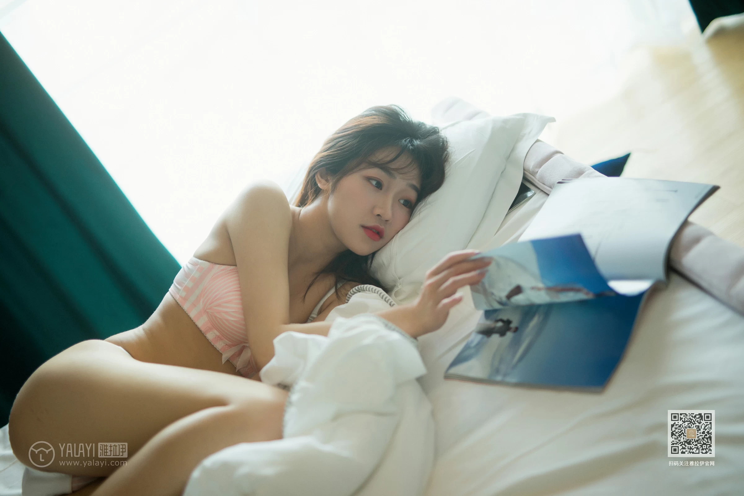 [YALAYI雅拉伊]Vol.531 穿毛衣好热 小颖 粉色毛衣加粉色内衣性感私房写真集第15张