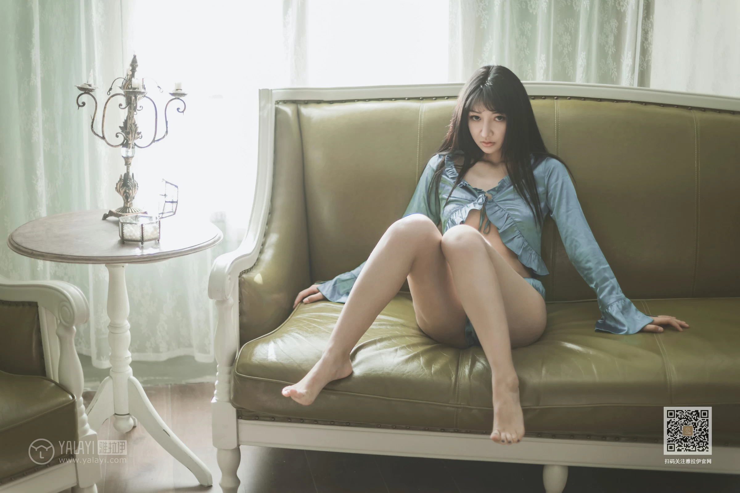 [YALAYI雅拉伊]Vol.527 坐我身边 韩熙 银色高腰上衣加情趣短裙性感私房写真集第1张