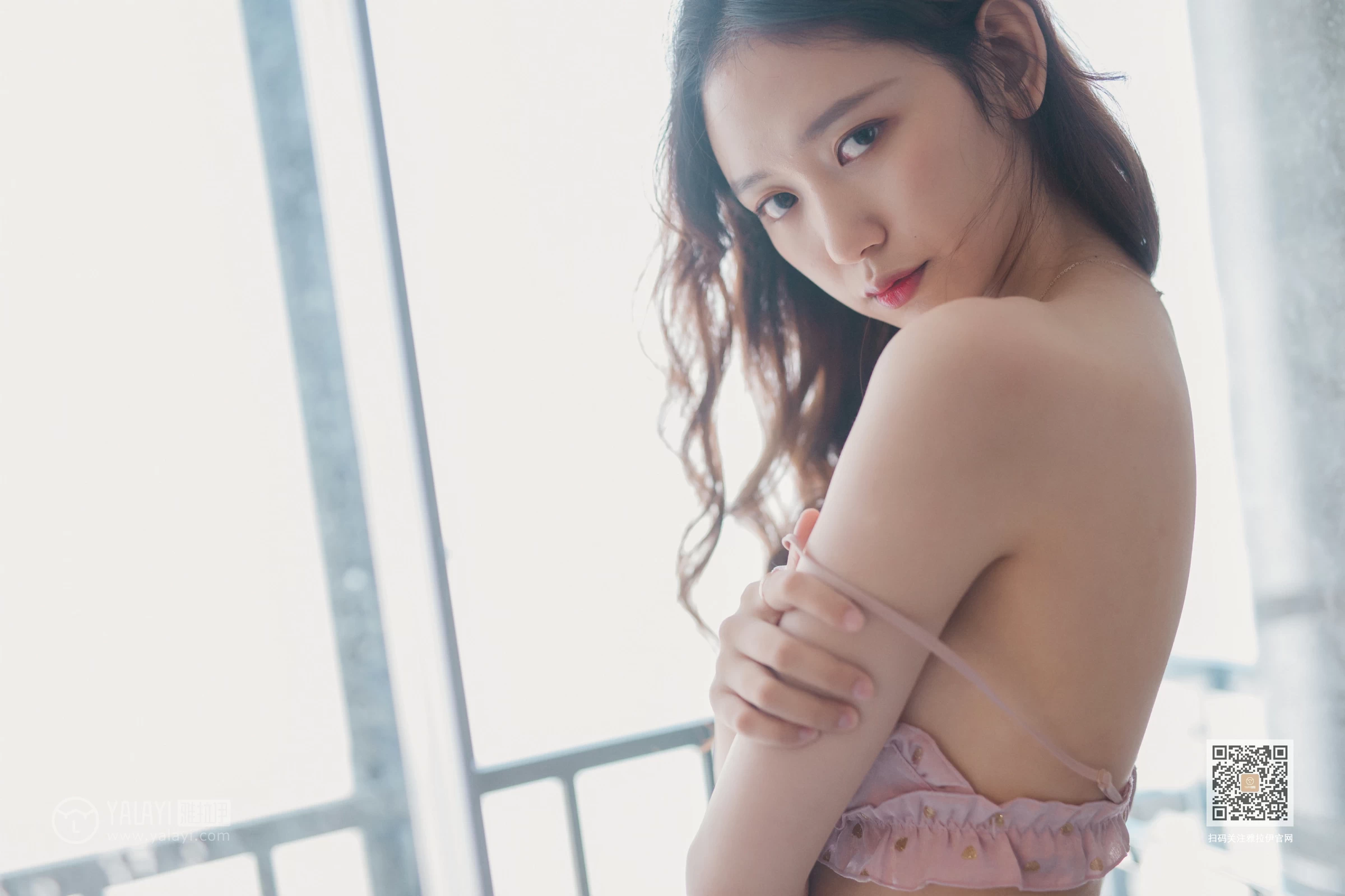 [YALAYI雅拉伊]Vol.549 粉红的午后 晓琳 粉色性感内衣居家私房写真集第11张