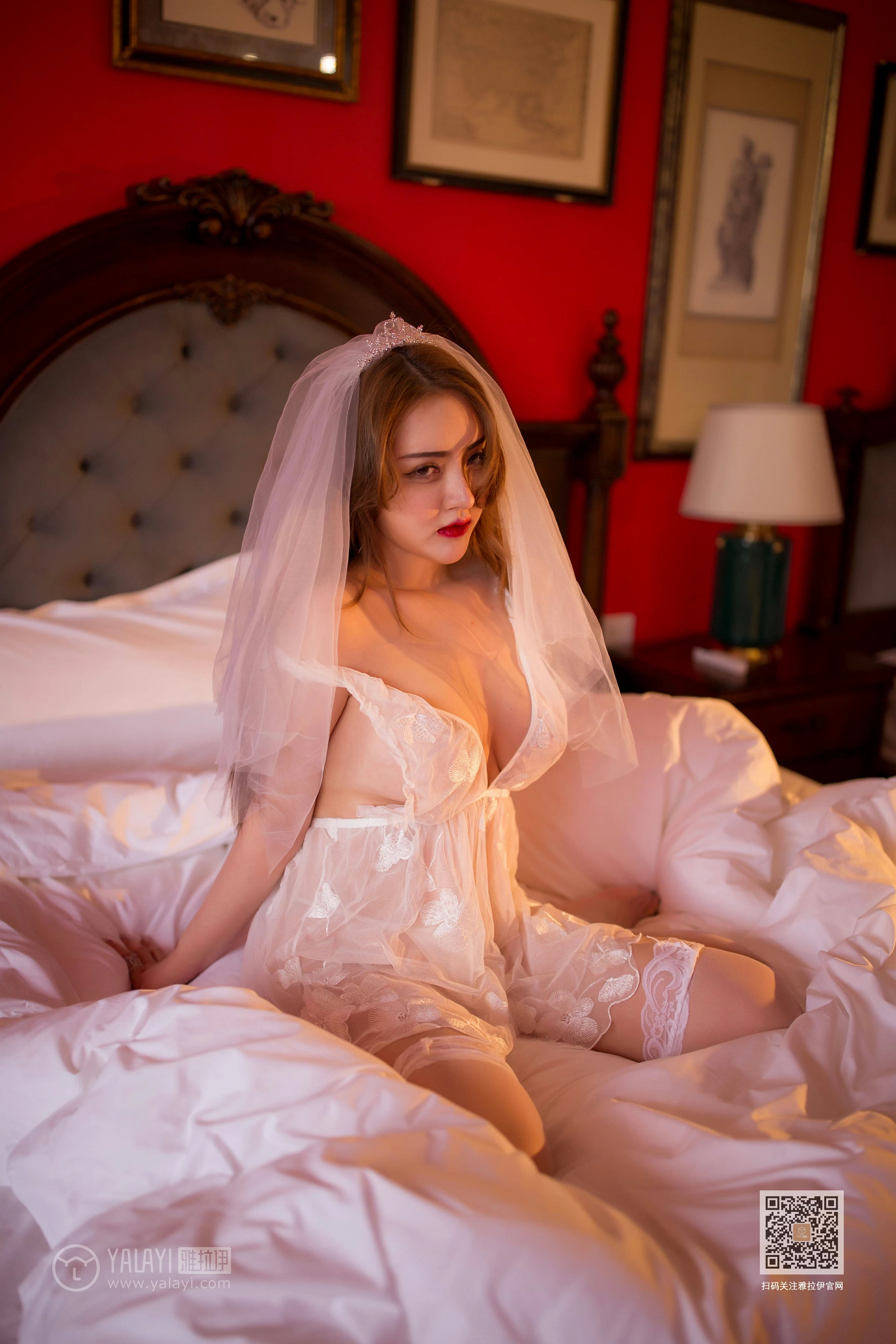 [YALAYI雅拉伊]Vol.555 专属新娘 芸夕 透视情趣婚纱加白色丝袜美腿玉足性感私房写真集第5张