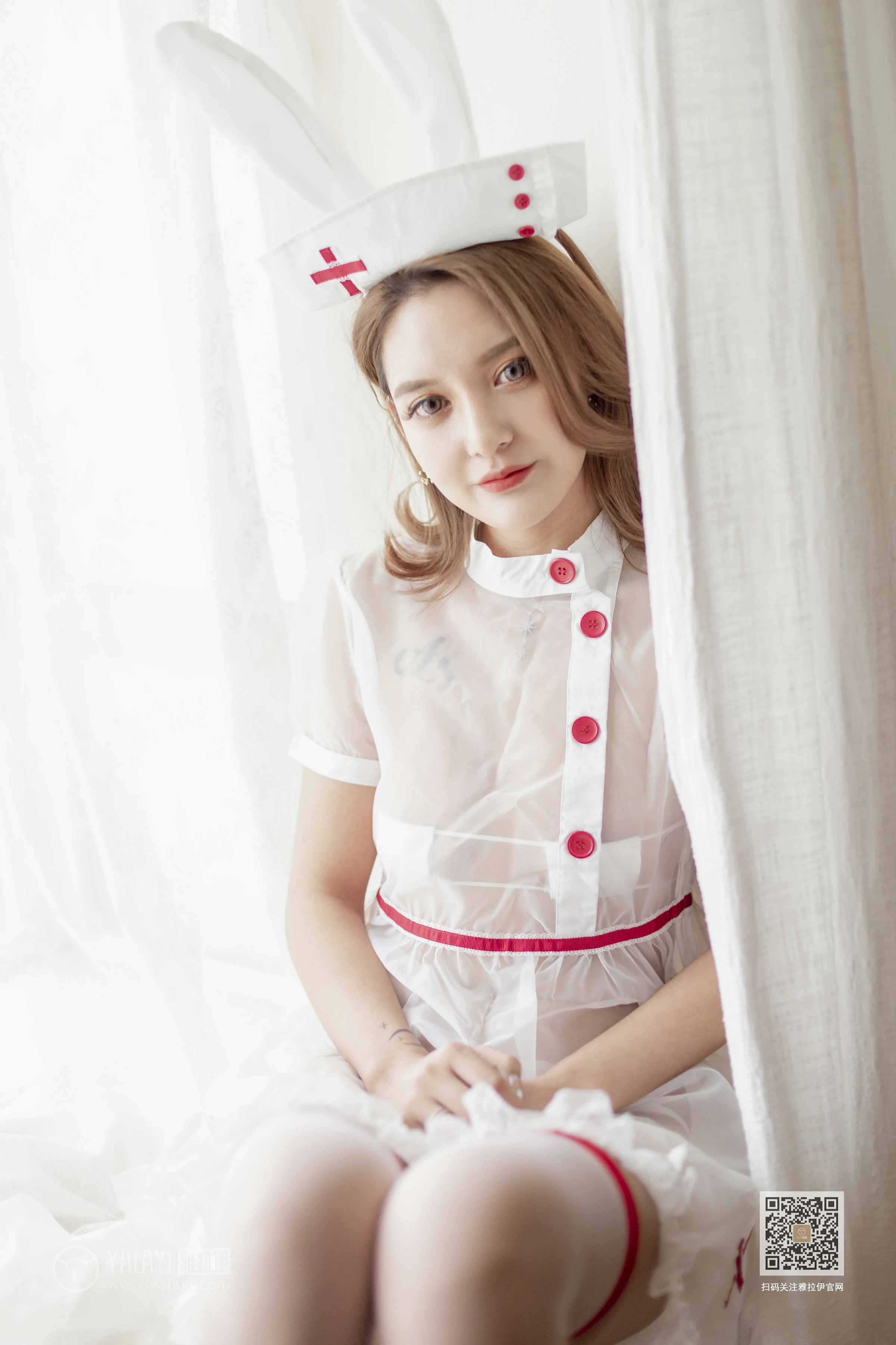 [YALAYI雅拉伊]Vol.556 最美守护者 刘子炀 透视情趣护士制服加白色丝袜美腿玉足性感私房写真集第13张