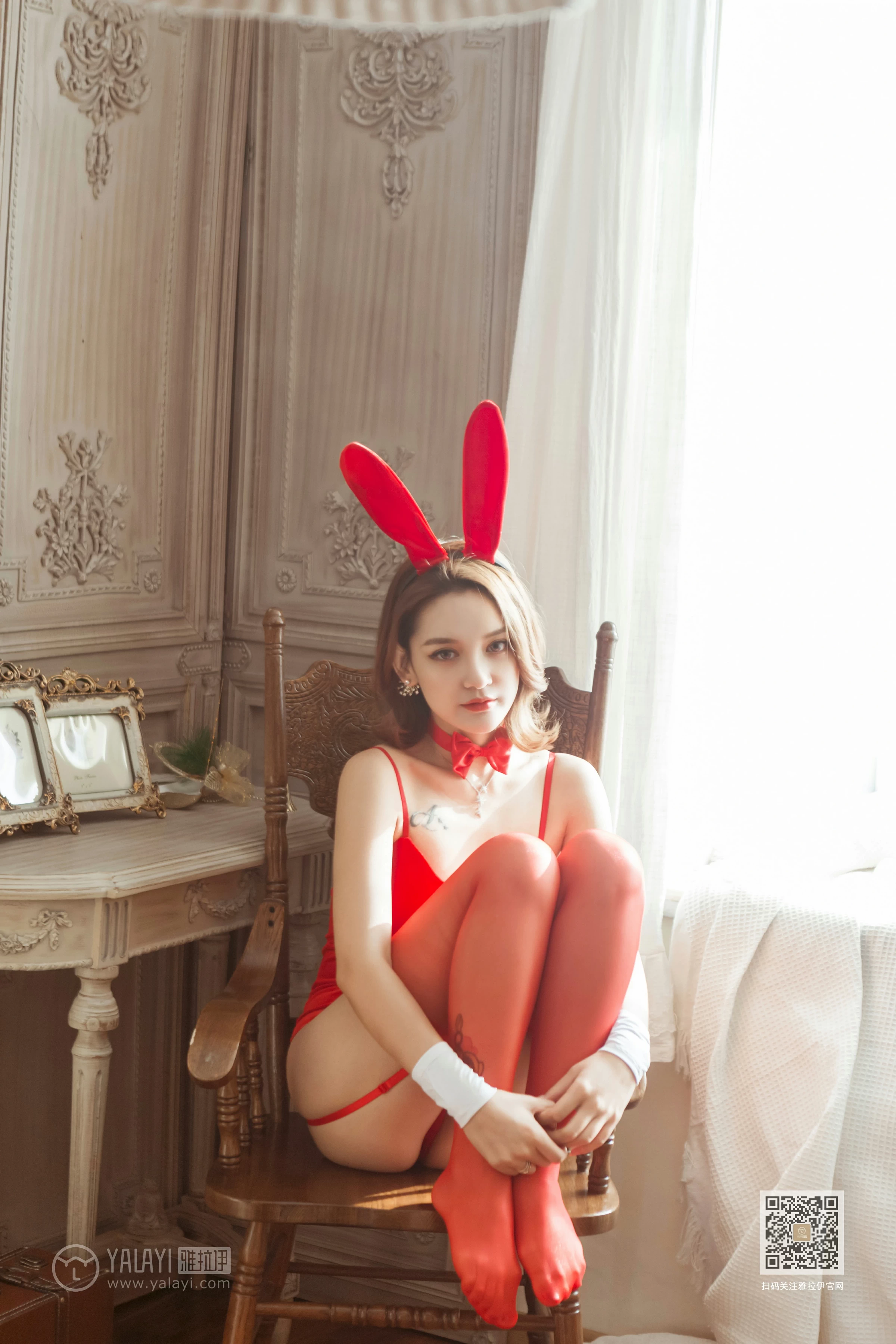 [YALAYI雅拉伊]Vol.565 小红兔 刘子炀 红色情趣制服内衣加红色丝袜美腿性感私房写真集第2张