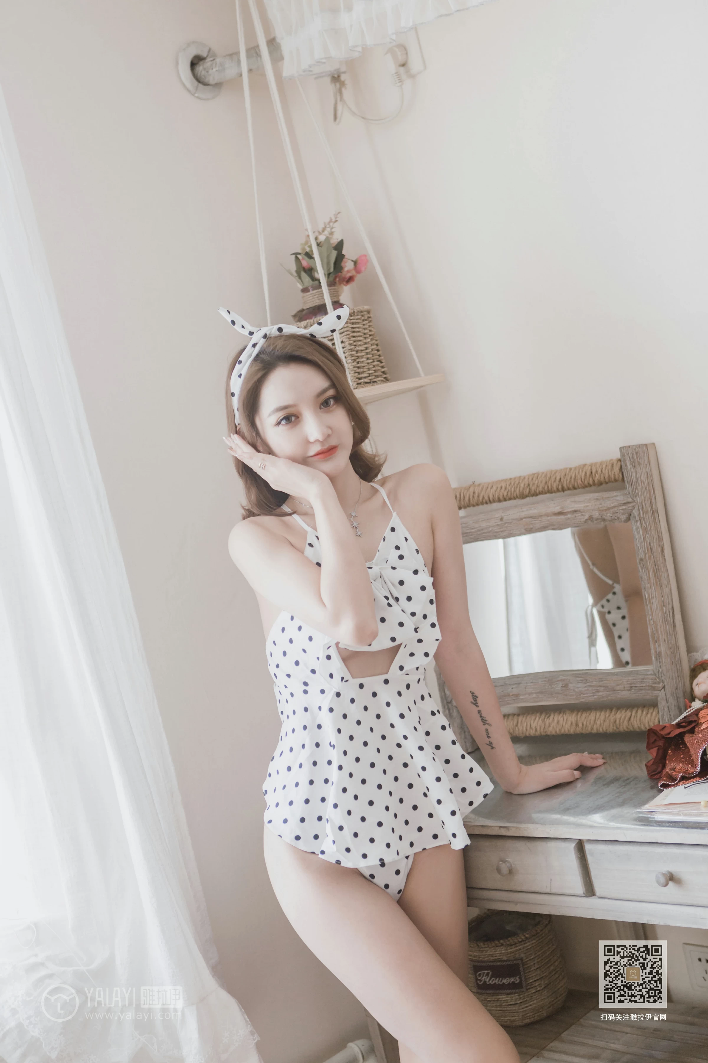 [YALAYI雅拉伊]Vol.572 日光倾城 刘子炀 白色比基尼泳装性感私房写真集第10张