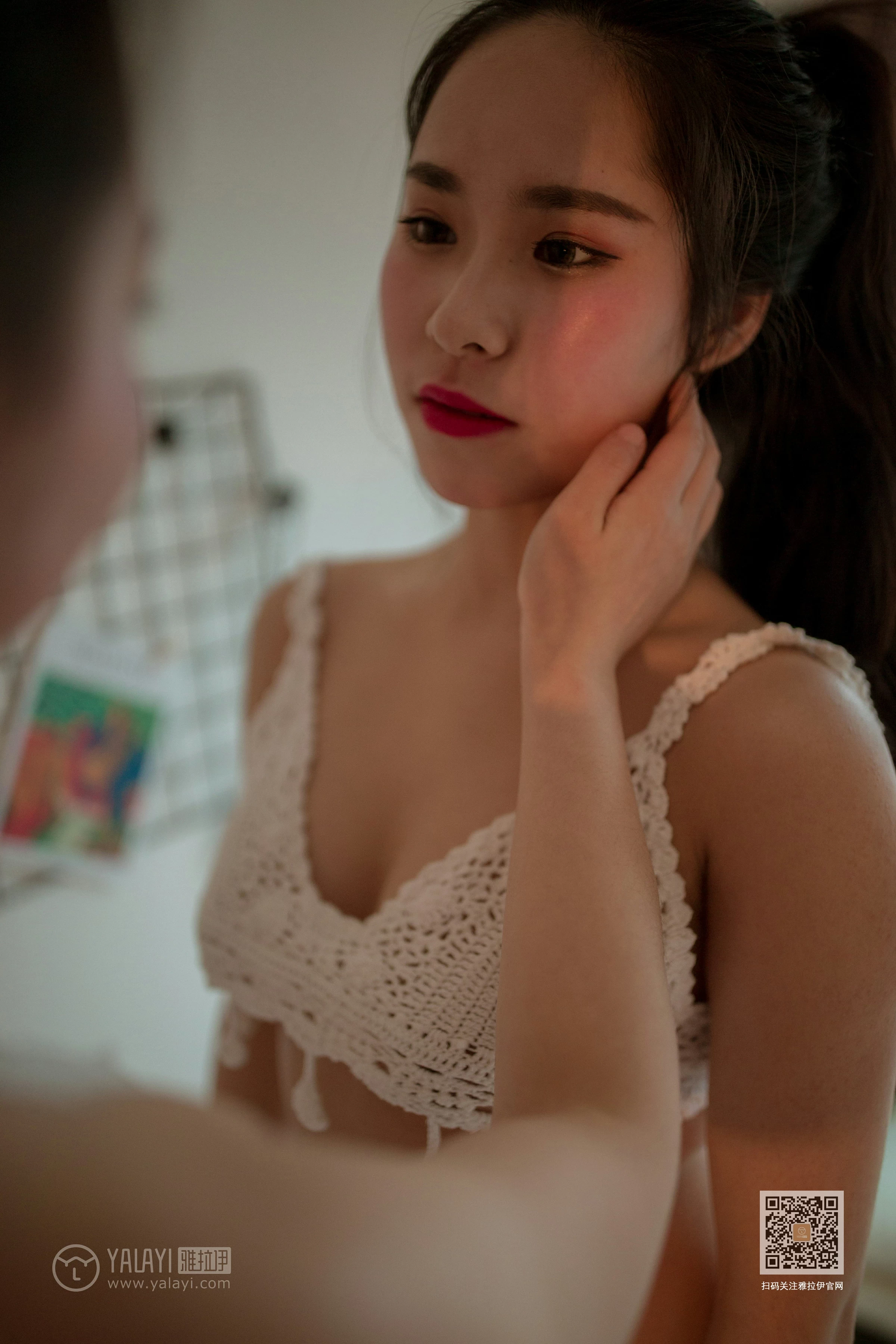 [YALAYI雅拉伊]NO.580 《百合》 欣悦 丹雅 白色镂空小背心与蓝色内衣性感私房写真集第13张