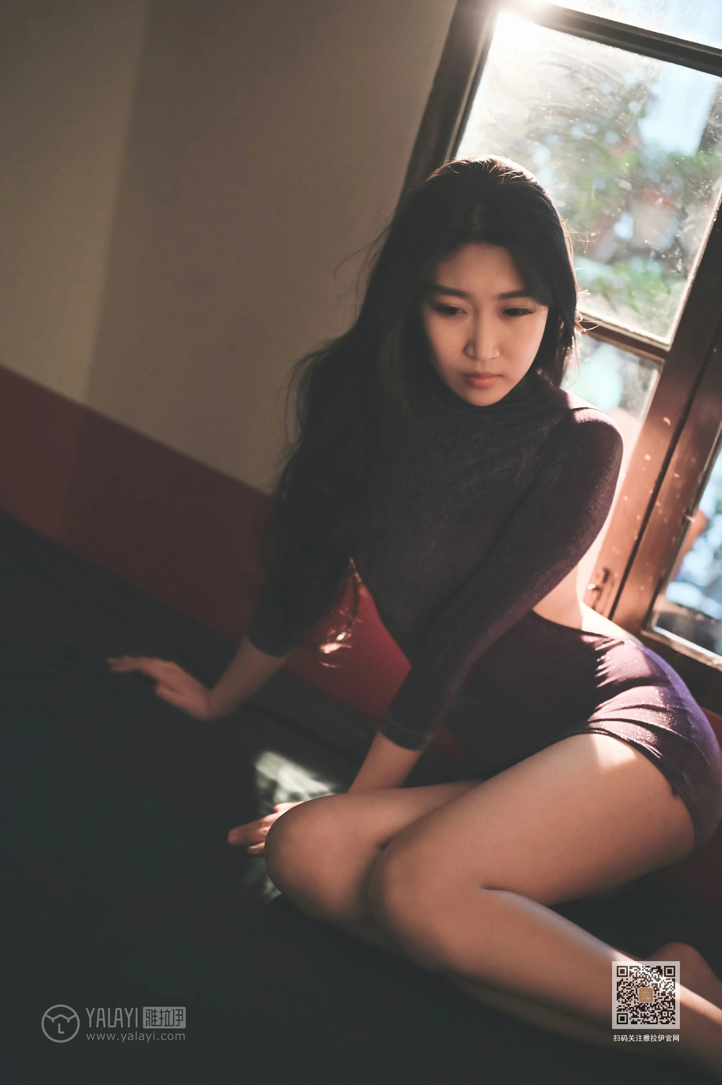 [YALAYI雅拉伊]Vol.583 那一片浓情 玫瑰 紫色紧身裸背连衣裙性感私房写真集第11张
