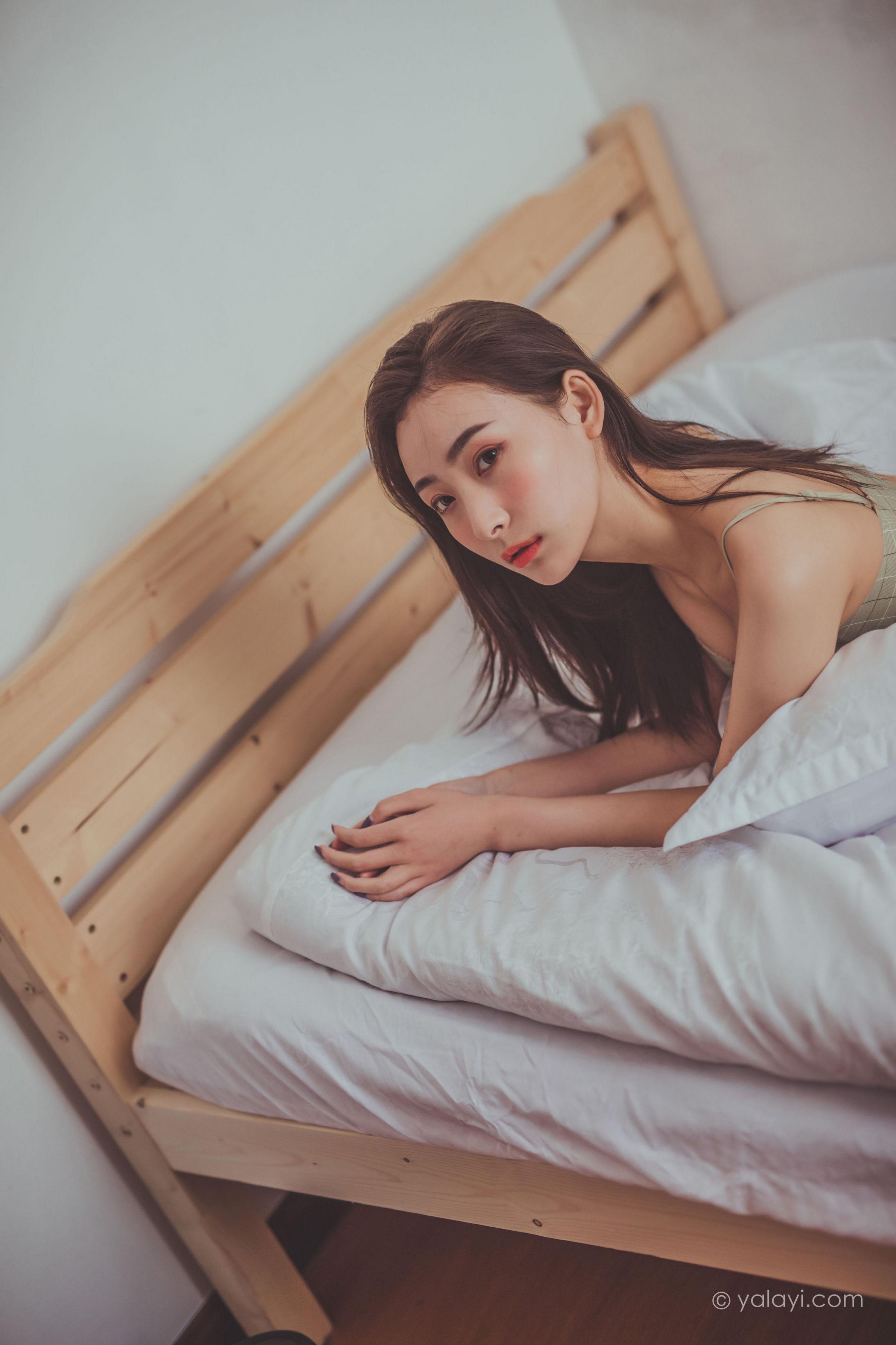 [YALAYI雅拉伊]Vol.587 蜗居 海棠 灰色内衣居家性感私房写真集第7张