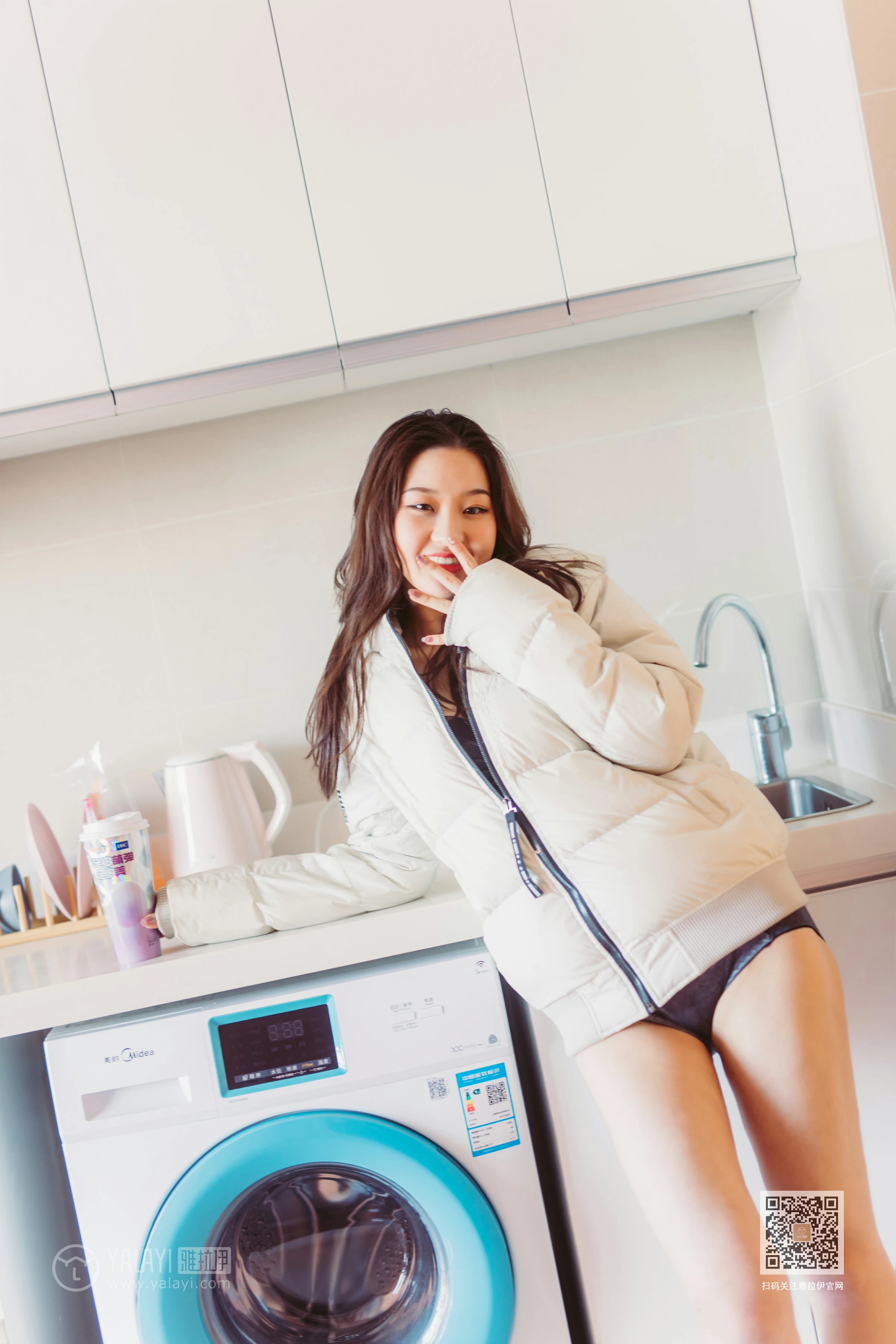 [YALAYI雅拉伊]NO.603 《新晋女友》明月 蓝色蕾丝内衣居家性感私房写真集第2张