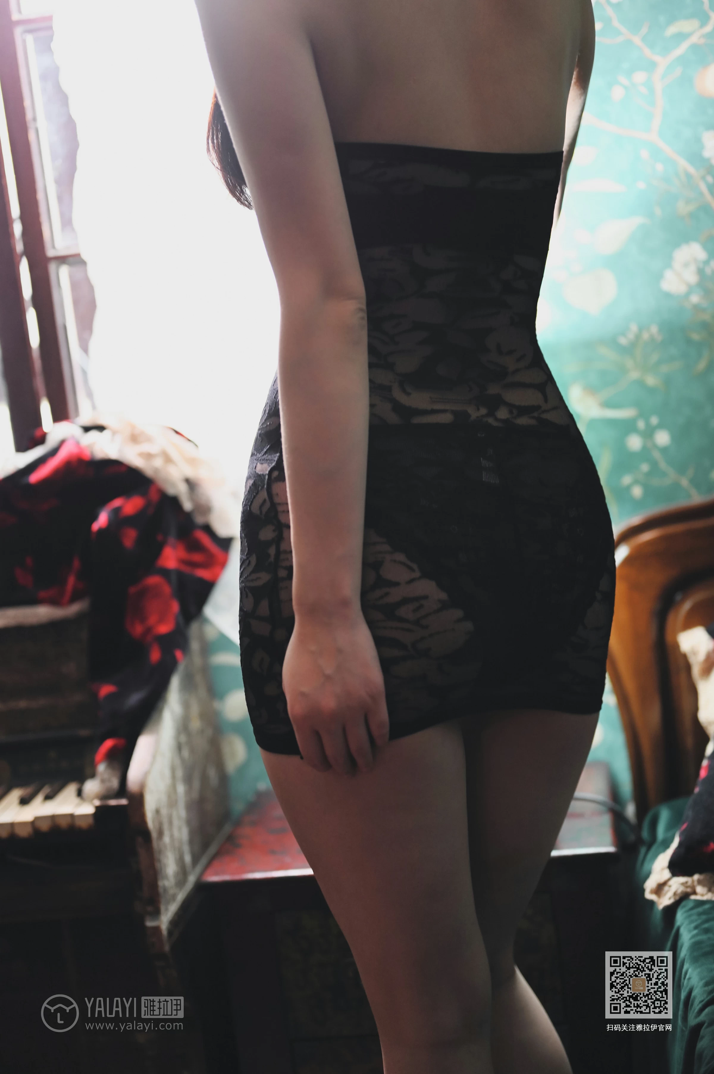 [YALAYI雅拉伊]NO.608 《怪你过份撩人》 斯雯 黑色紧身透视抹胸裙性感私房写真集第10张