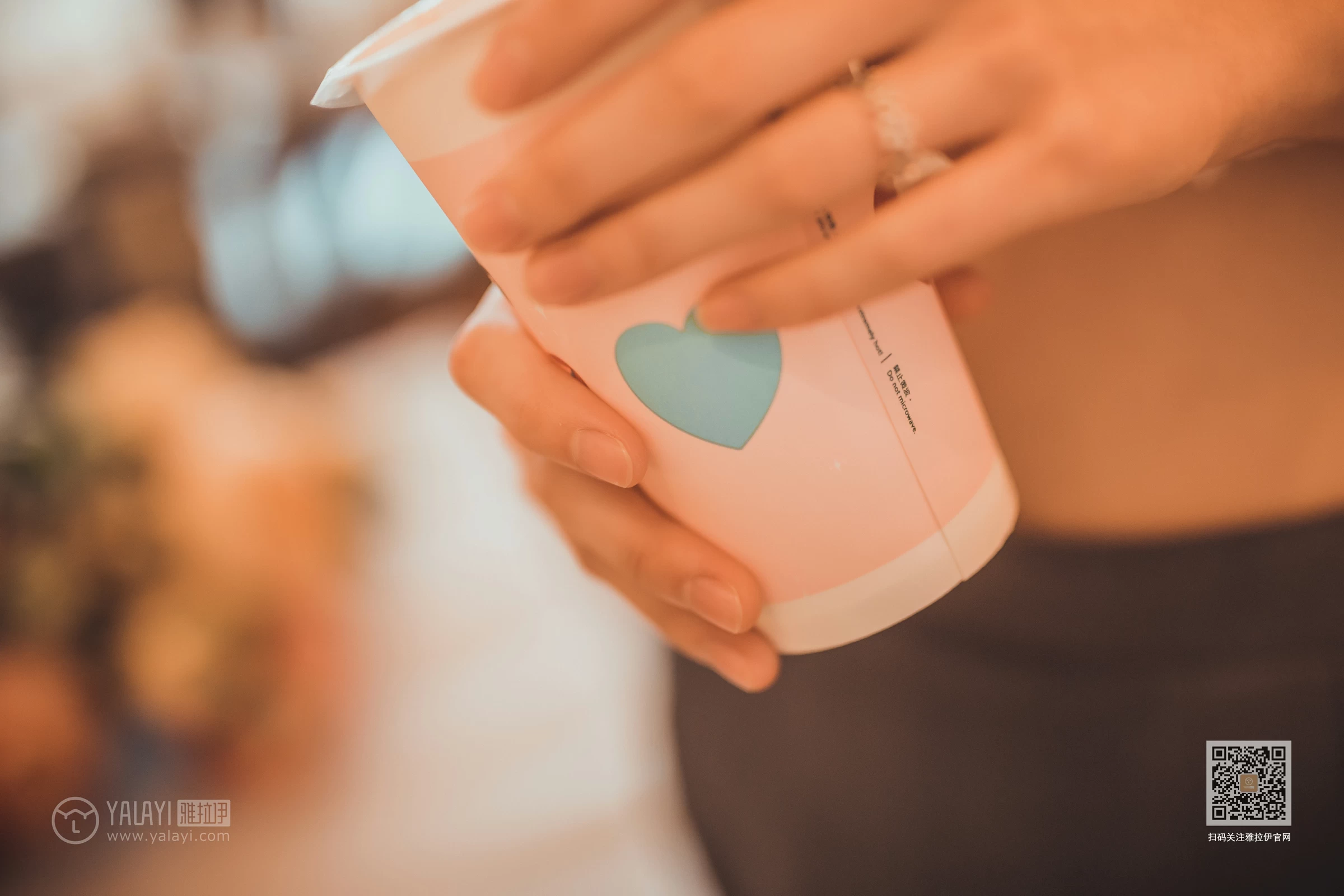 [YALAYI雅拉伊]NO.614 《我们约会吧》 尹梦 白色镂空内衣加灰色短裙性感私房写真集第13张