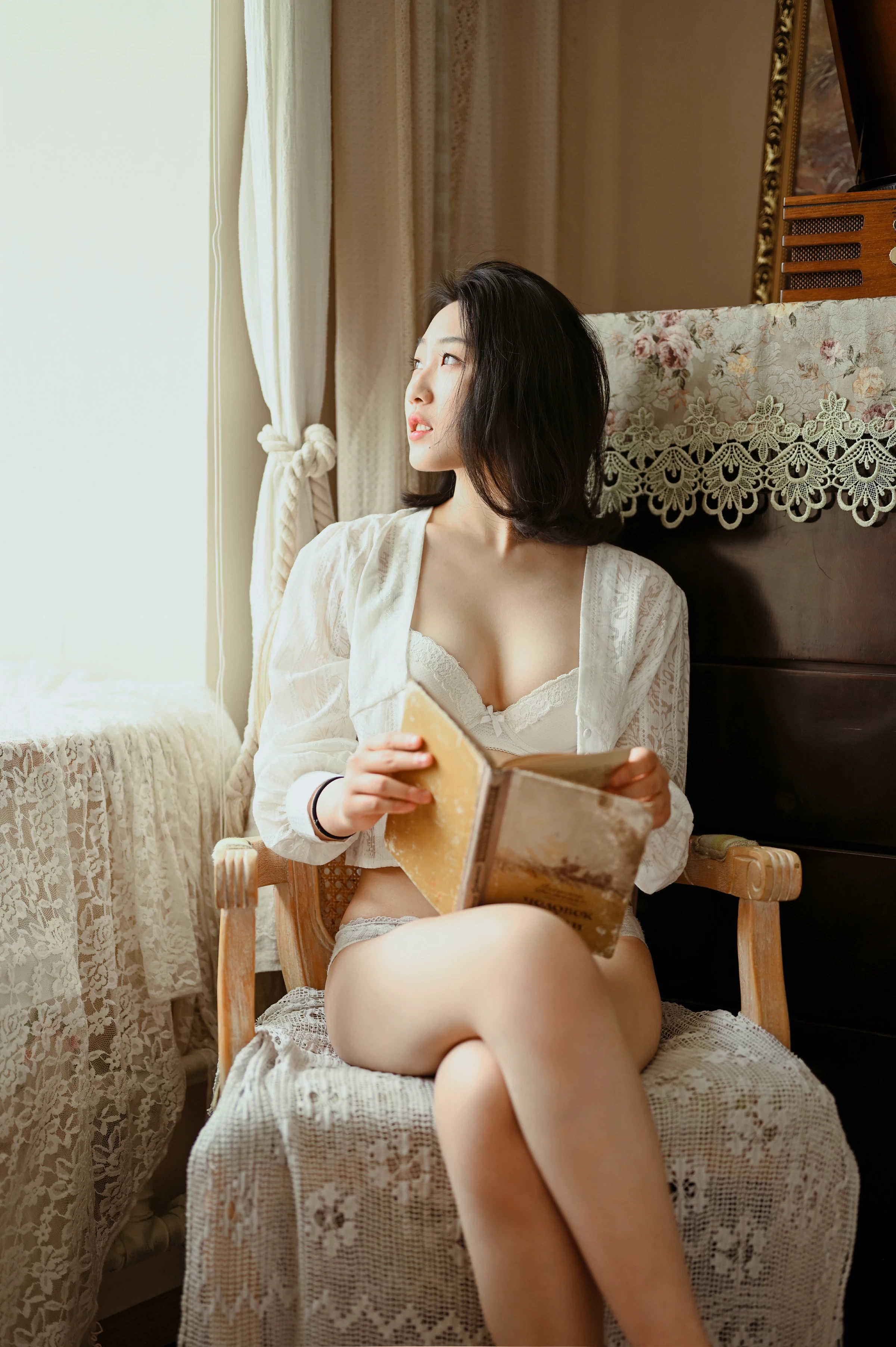 [YALAYI雅拉伊]NO.615 《闺中处子》 沈伊 白色透视镂空衬衫加内衣性感私房写真集第3张